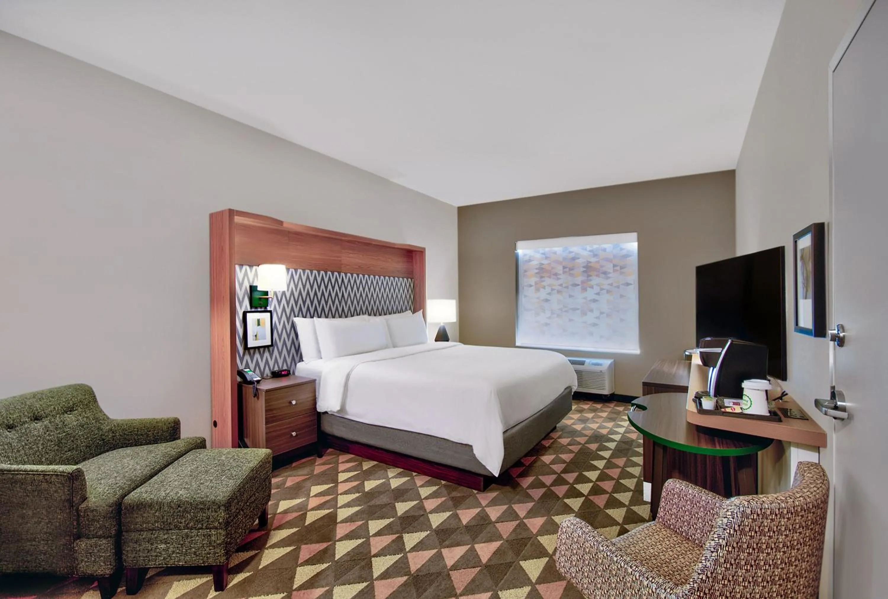 Photo of the whole room, Bed in Holiday Inn - Erie by IHG