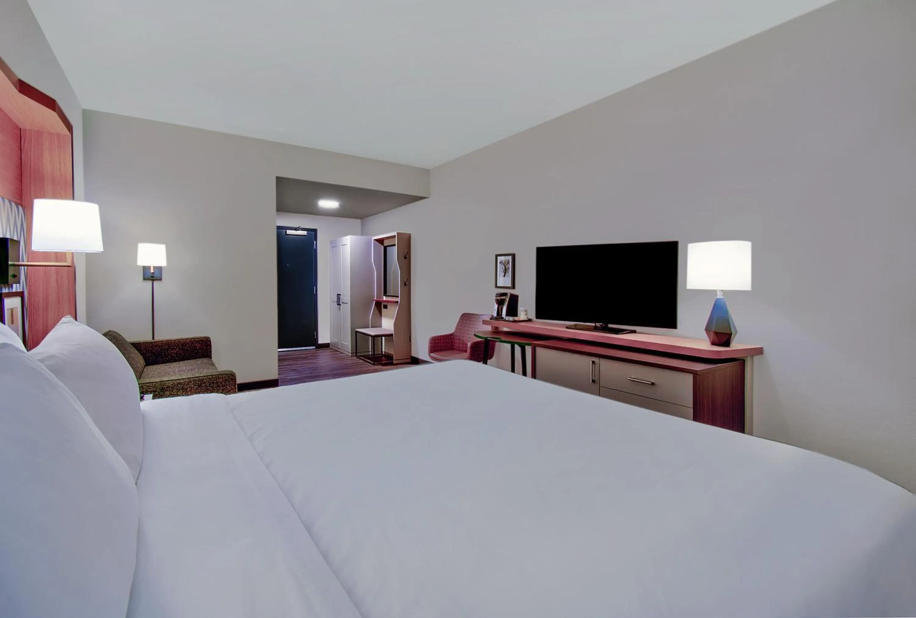 Photo of the whole room, Bed in Holiday Inn - Erie by IHG