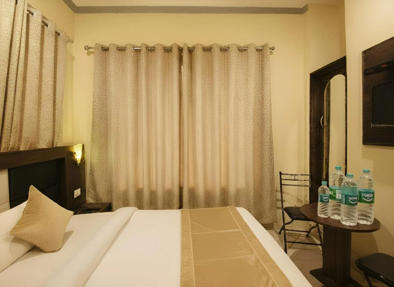 Bedroom, Bed in Hotel Samar