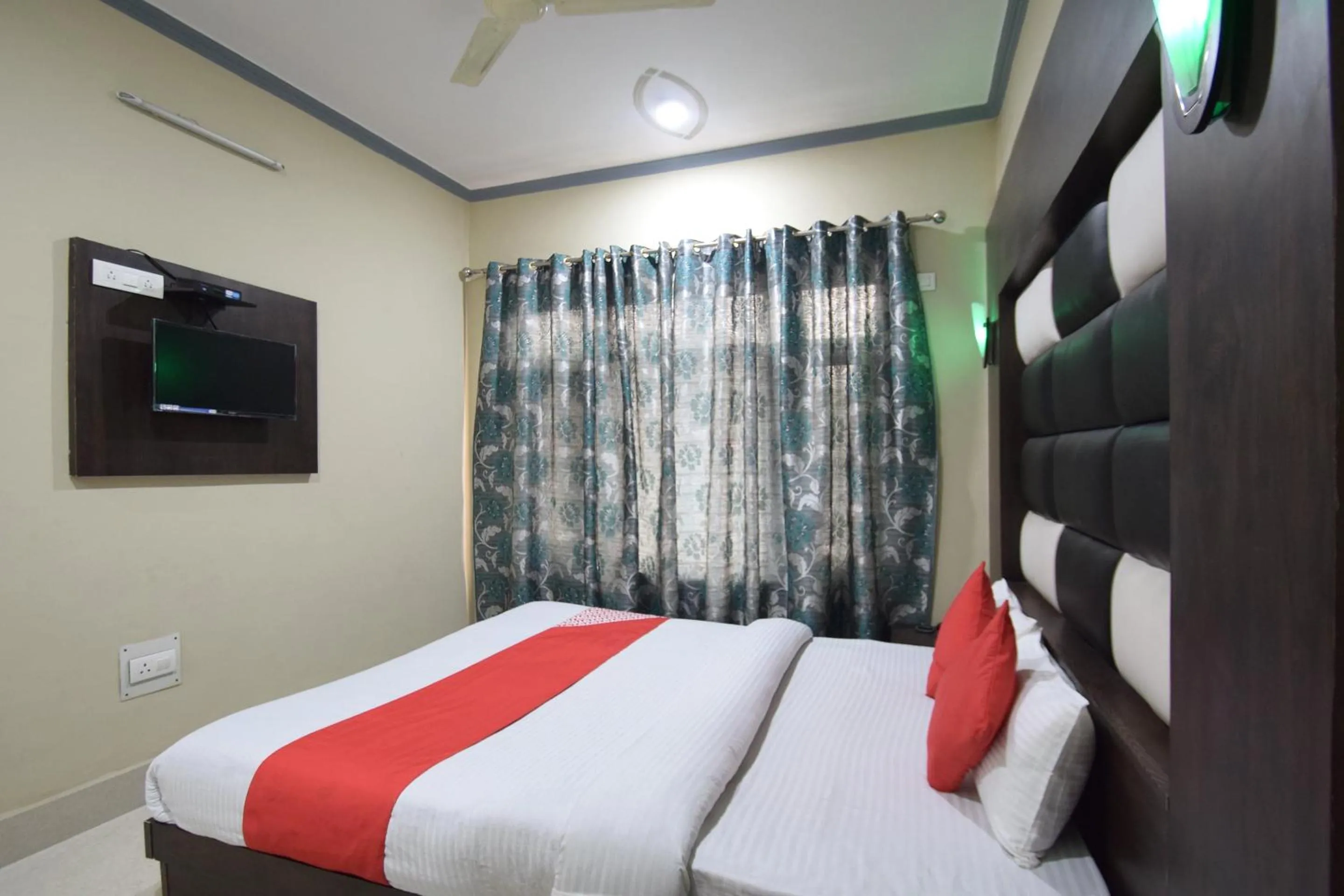Bedroom, Bed in Hotel Samar