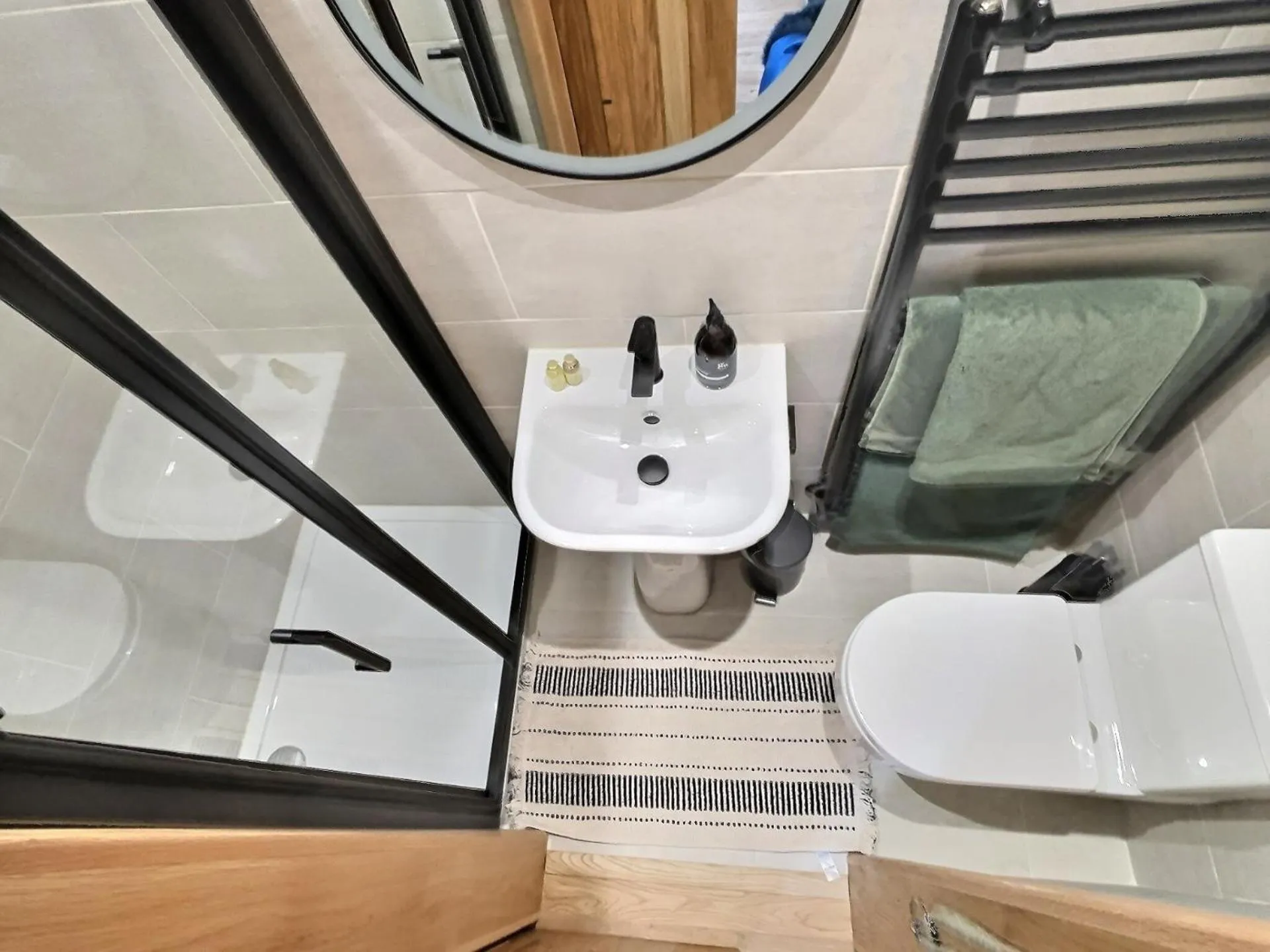 Shower in Snowdonia Hideaway