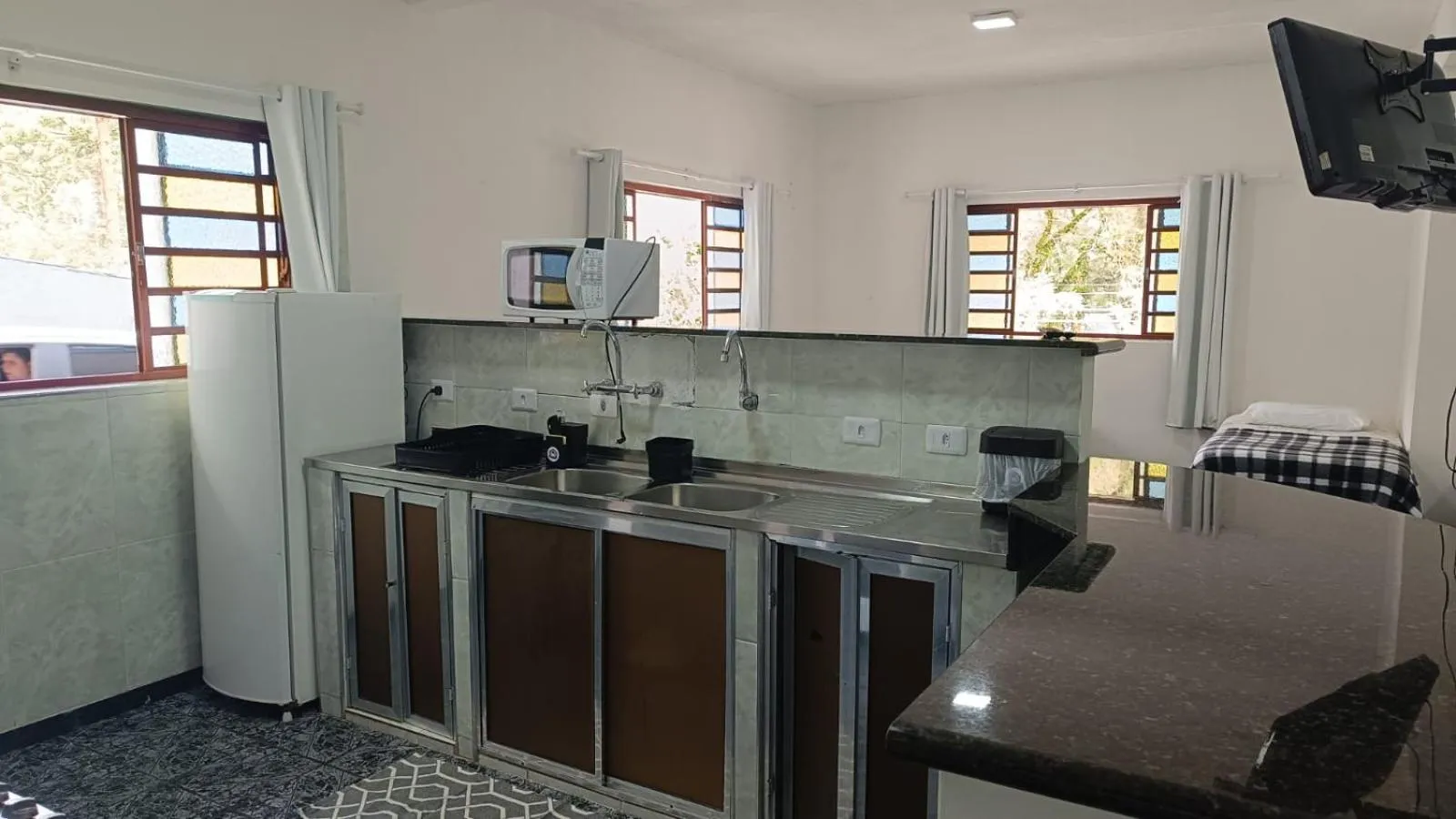 Kitchen or kitchenette in ANC BOSQUE - 4min do Parque Capivari