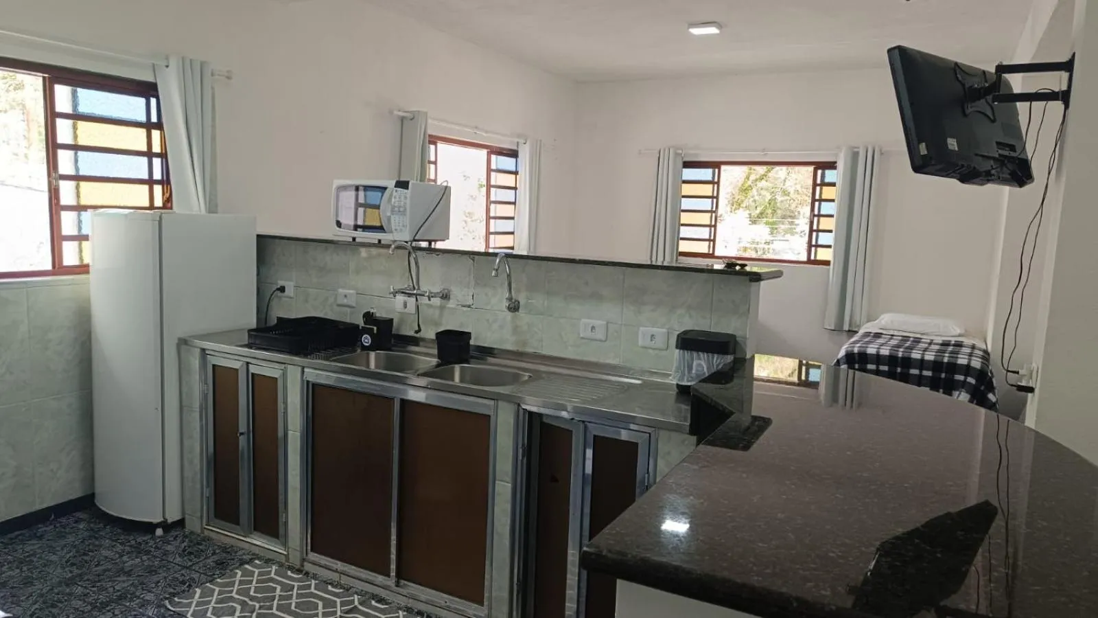 Kitchen or kitchenette in ANC BOSQUE - 4min do Parque Capivari