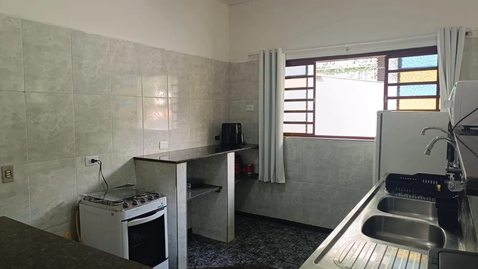 Kitchen or kitchenette in ANC BOSQUE - 4min do Parque Capivari