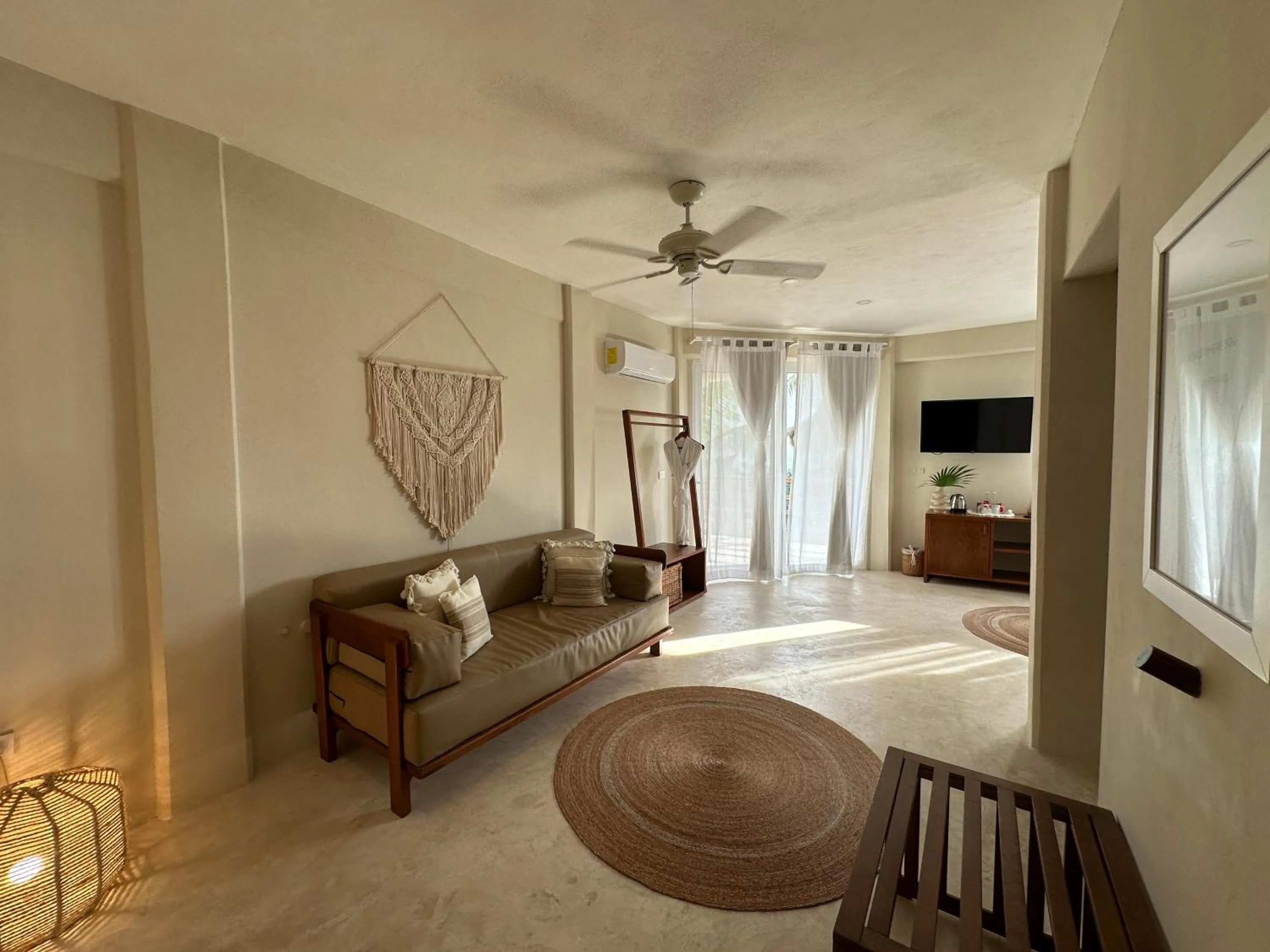 Living room, Bed in Noah Beach Hotel & Suites