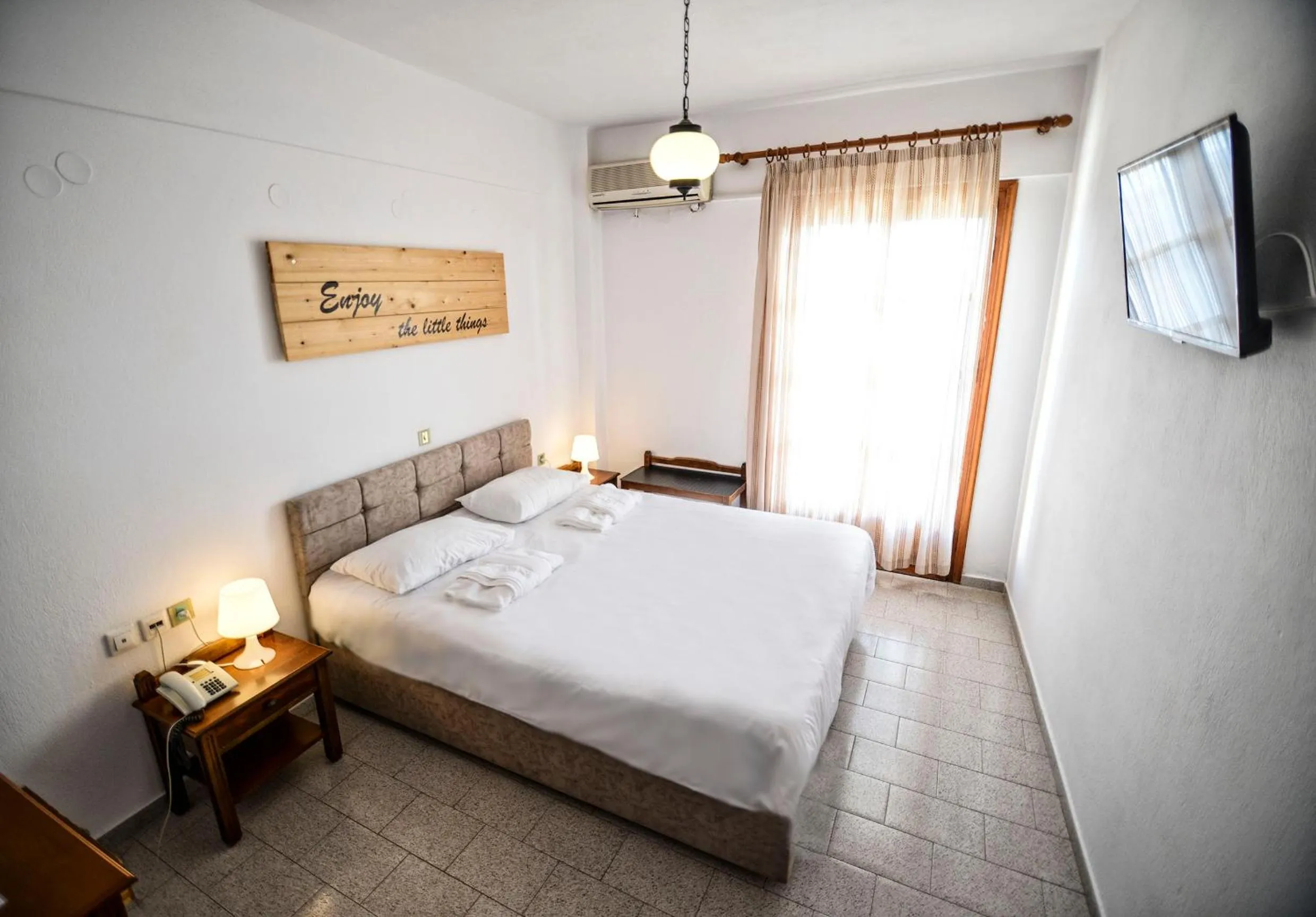 Bed in Κastro Ηotel