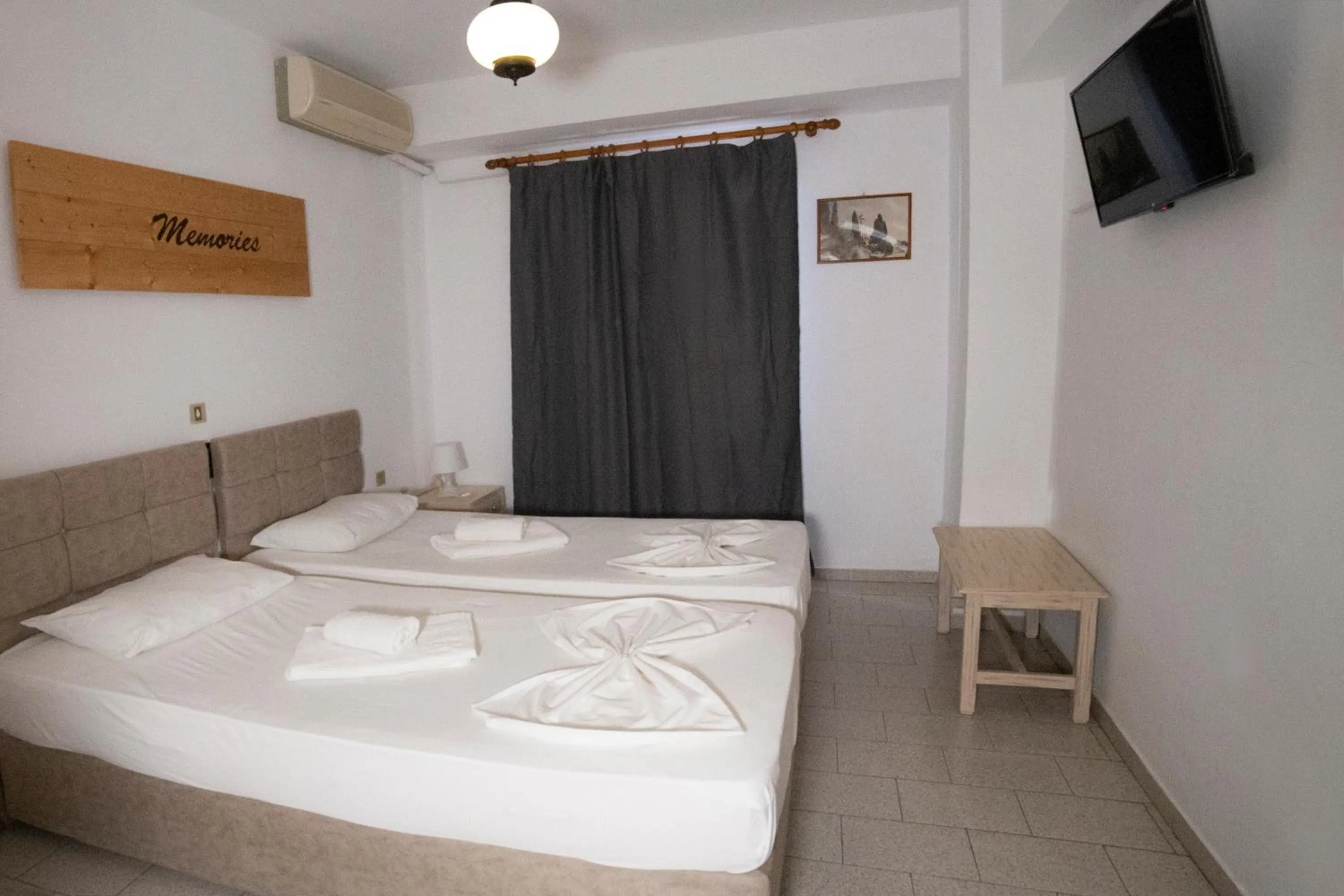 Bed in Κastro Ηotel