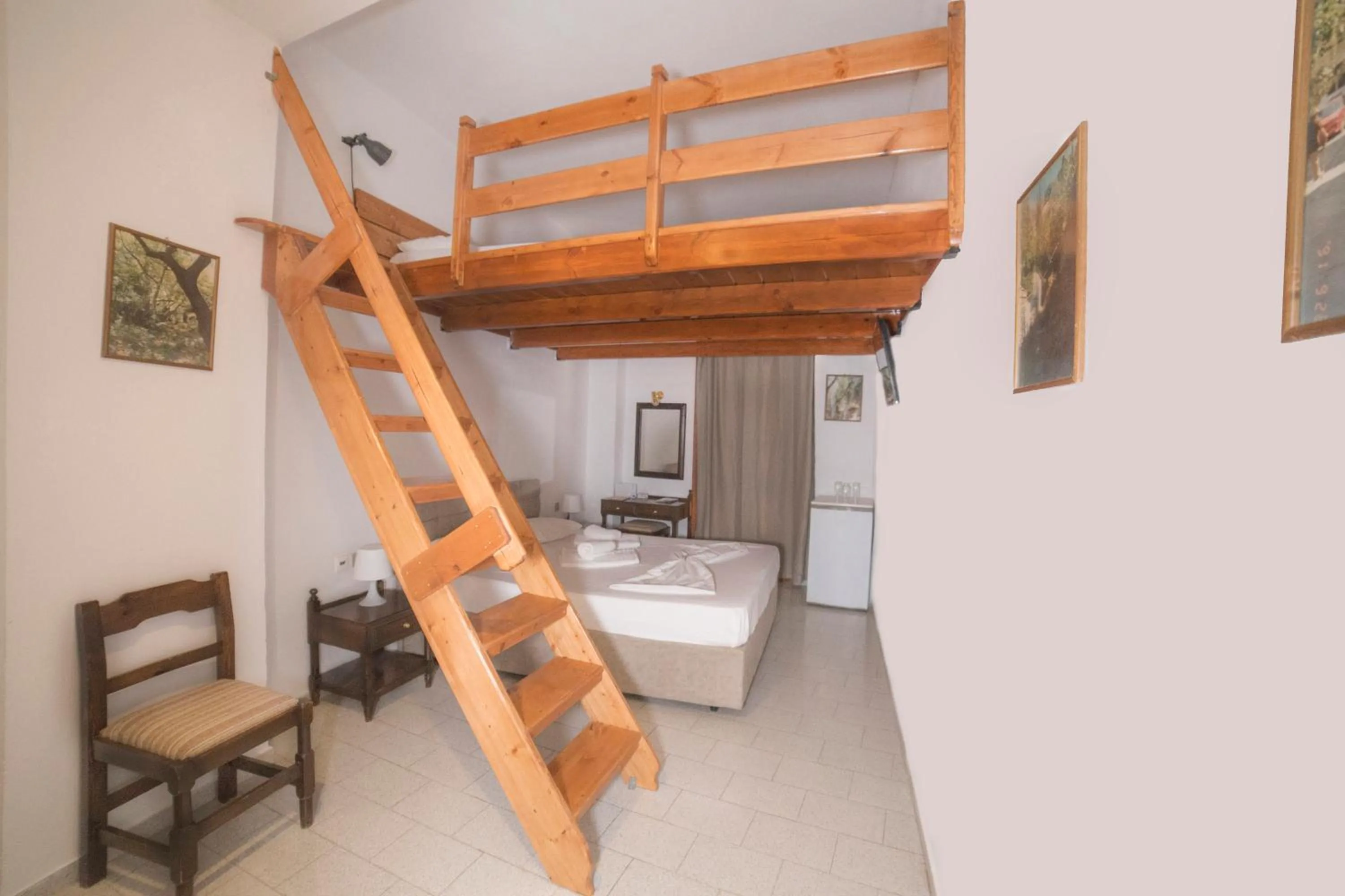 bunk bed, Bed in Κastro Ηotel