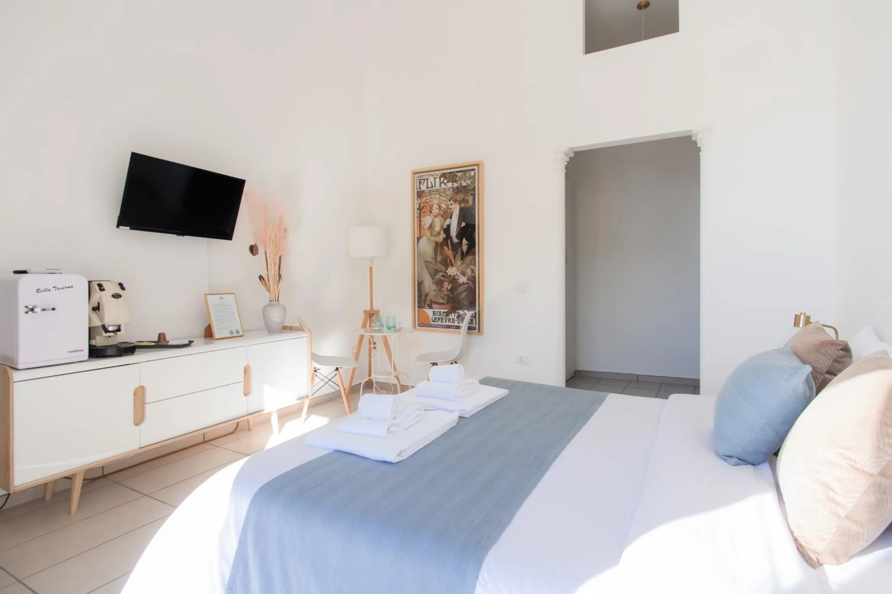 Decorative detail, Bed in Naro Suites and Rooms