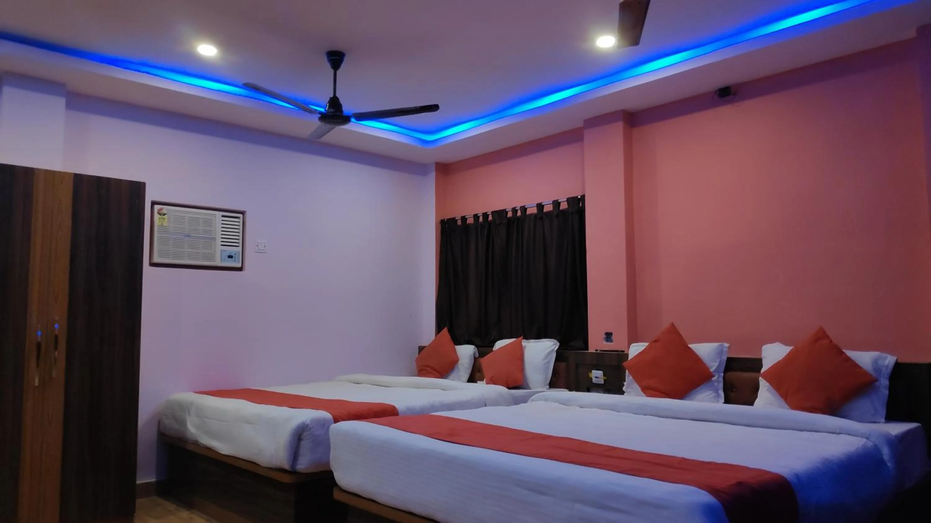 Bedroom, Bed in Resort Garden Retreat Seaview