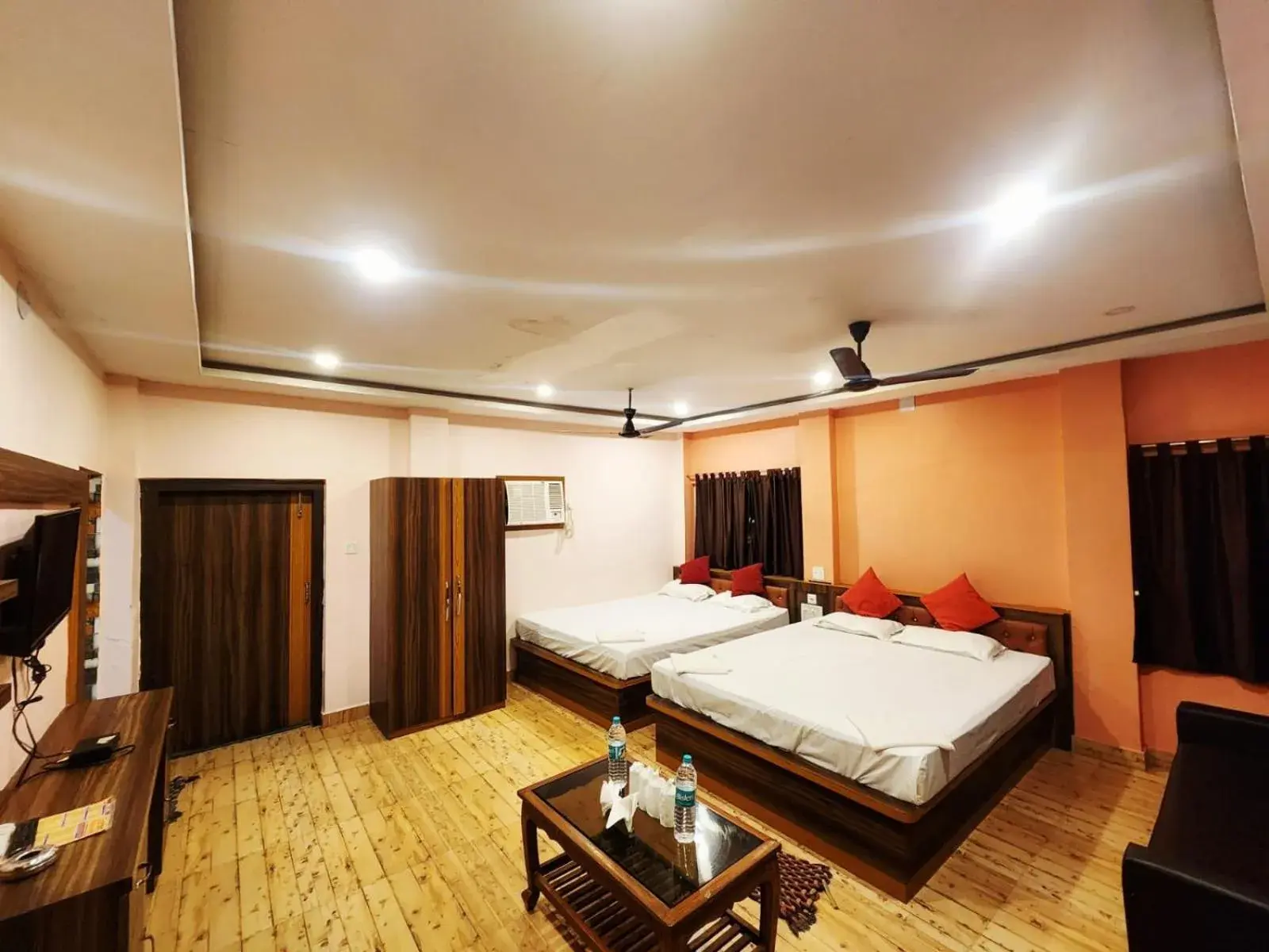 TV and multimedia, Bed in Resort Garden Retreat Seaview TV and multimedia, Bed in Resort Garden Retreat Seaview