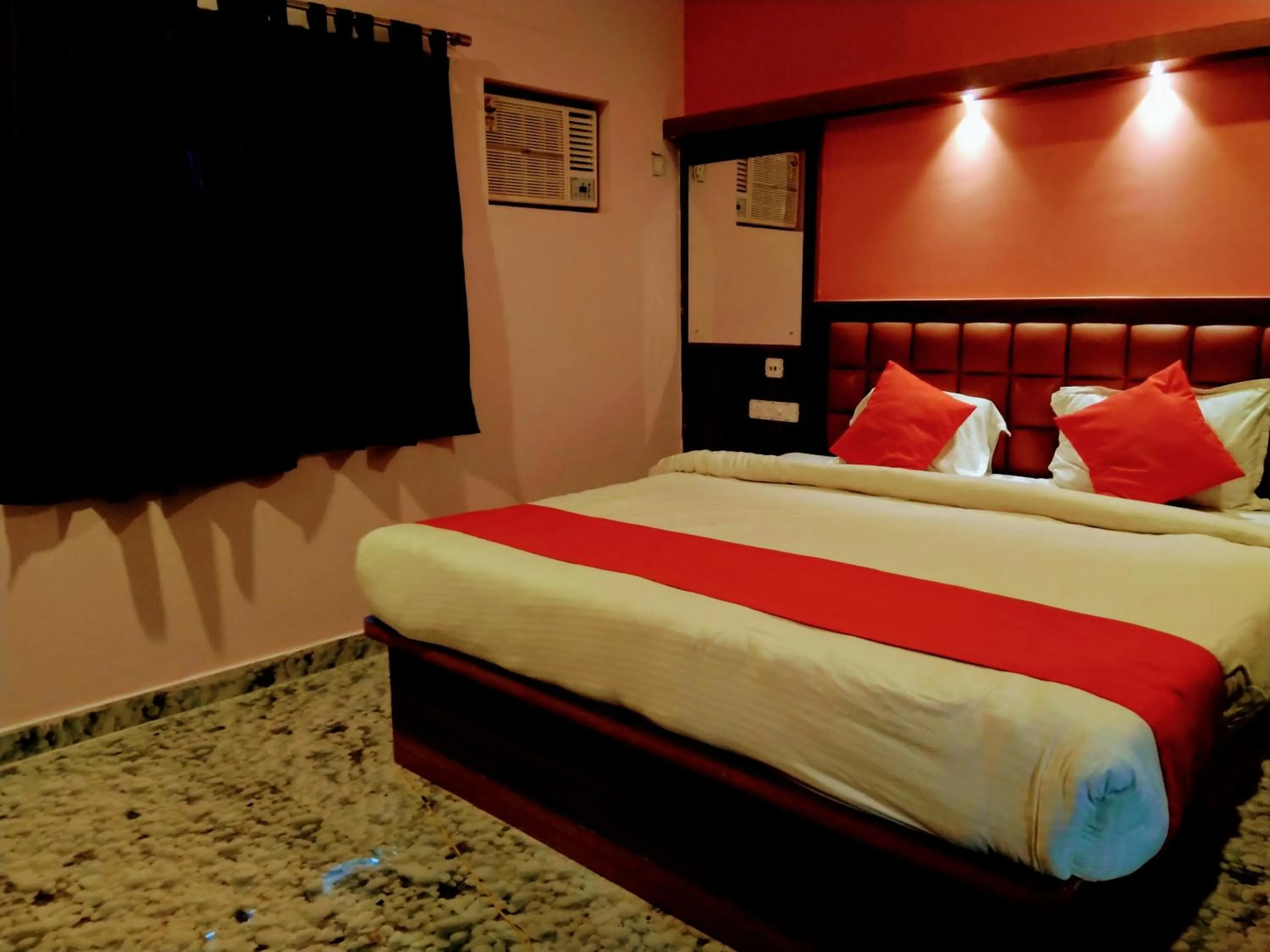 Bed in Resort Garden Retreat Seaview