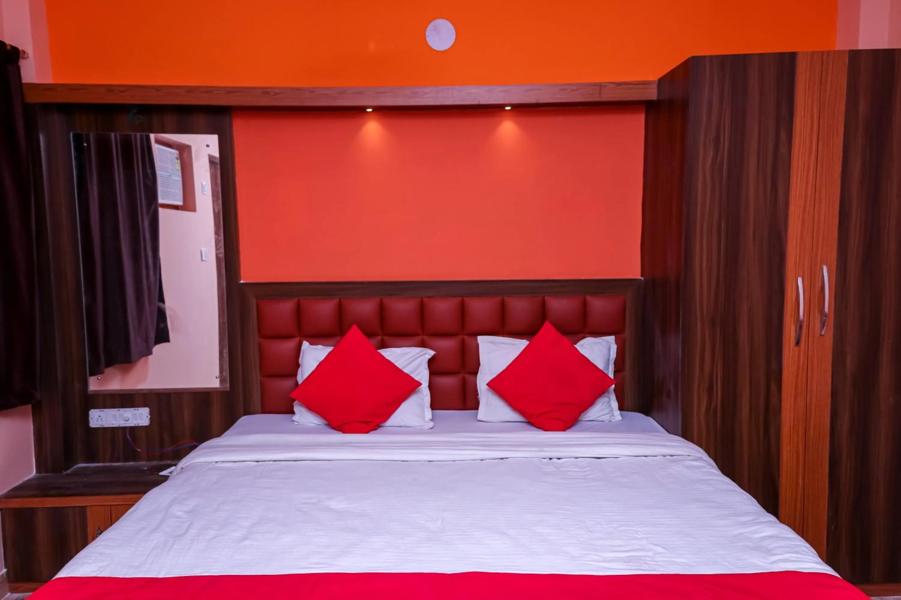 Bed in Resort Garden Retreat Seaview