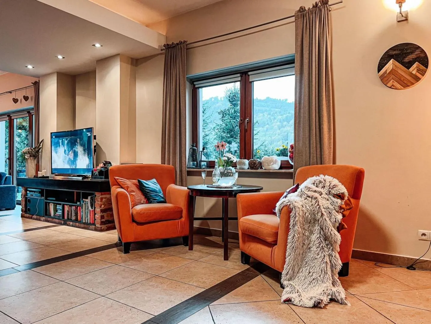 Communal lounge/ TV room in Przystanek Góry