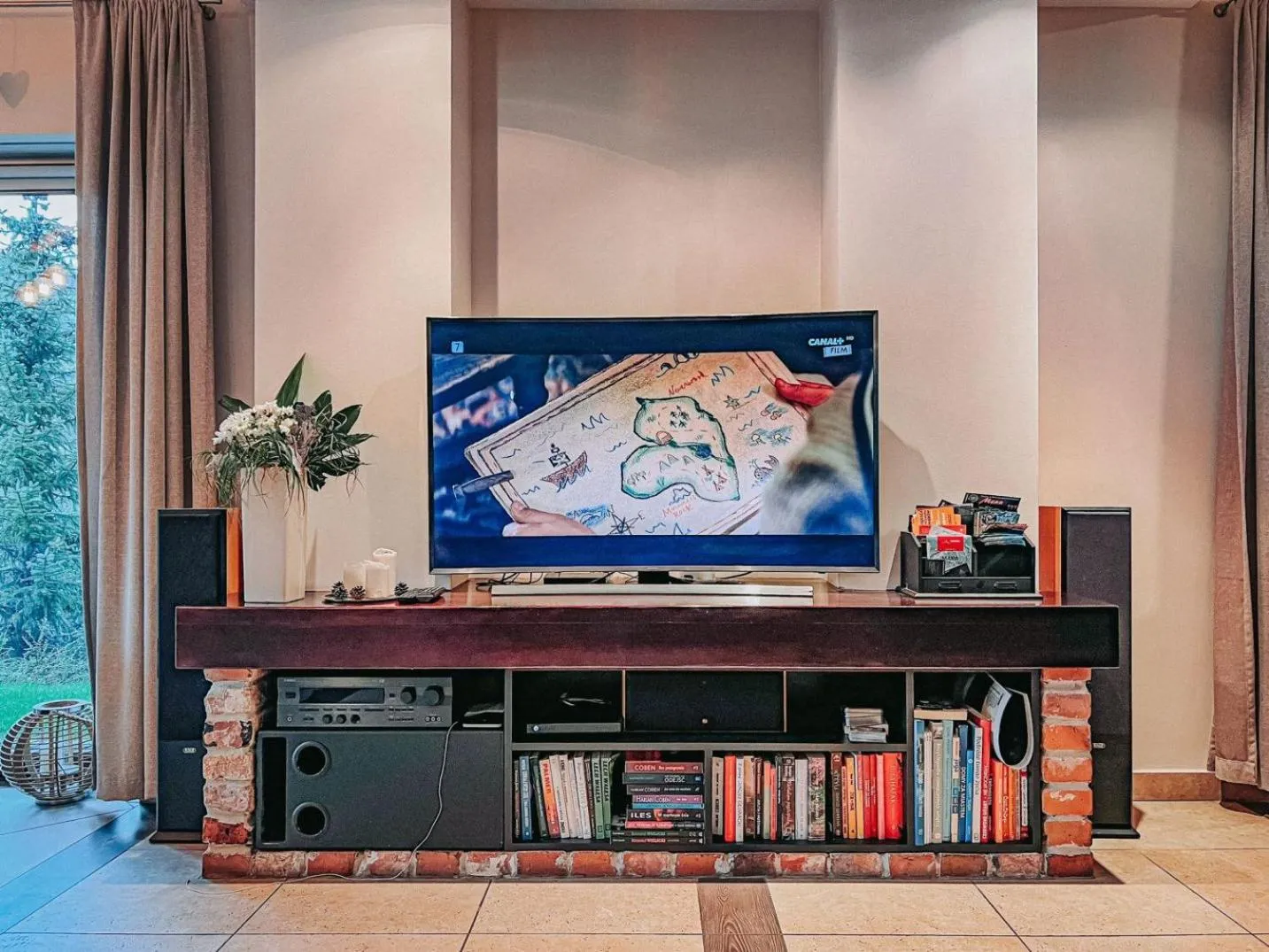 Communal lounge/ TV room in Przystanek Góry