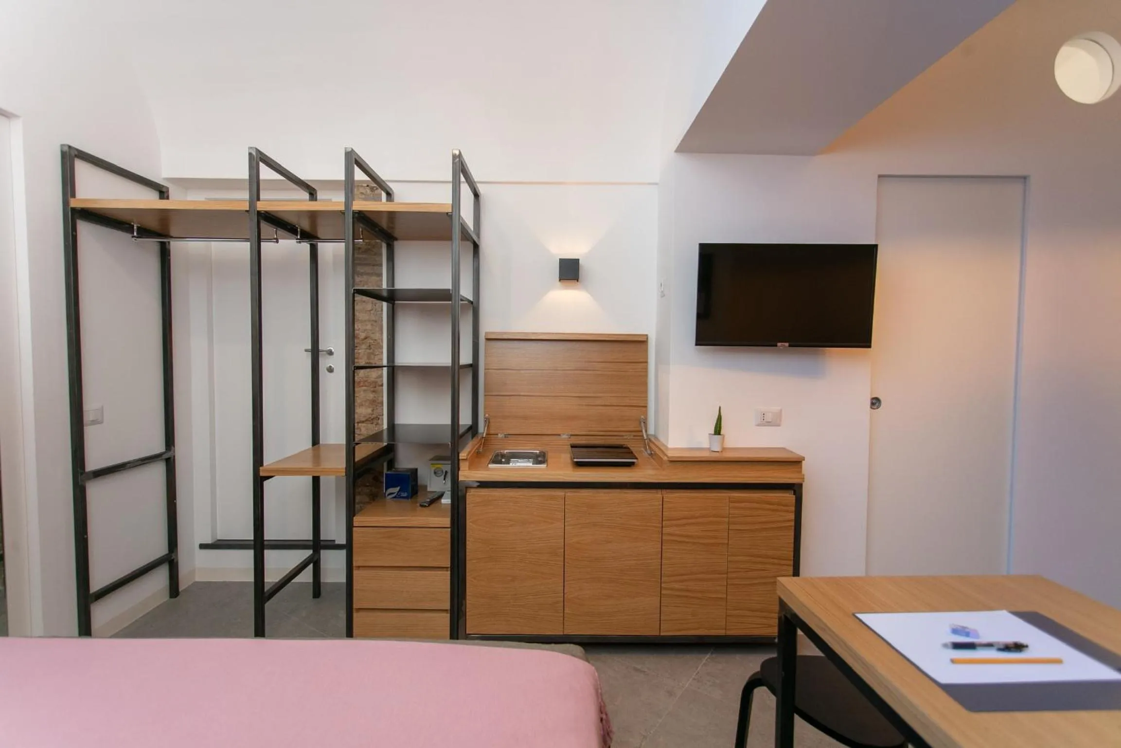 Kitchen or kitchenette, Bed in Bellamania B&B