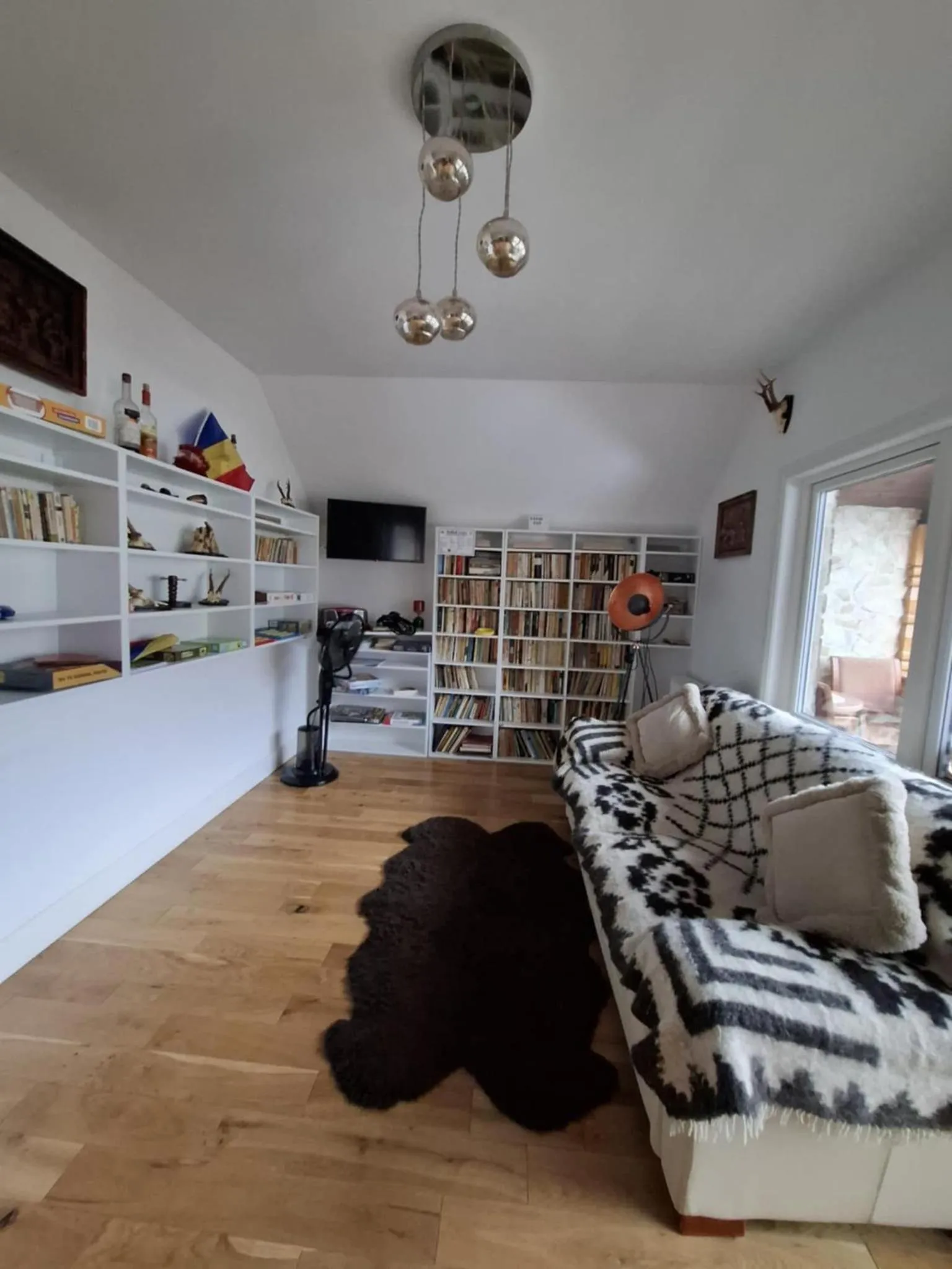 Library in Pensiunea Popas Pop, Strambu-Baiut, Maramures