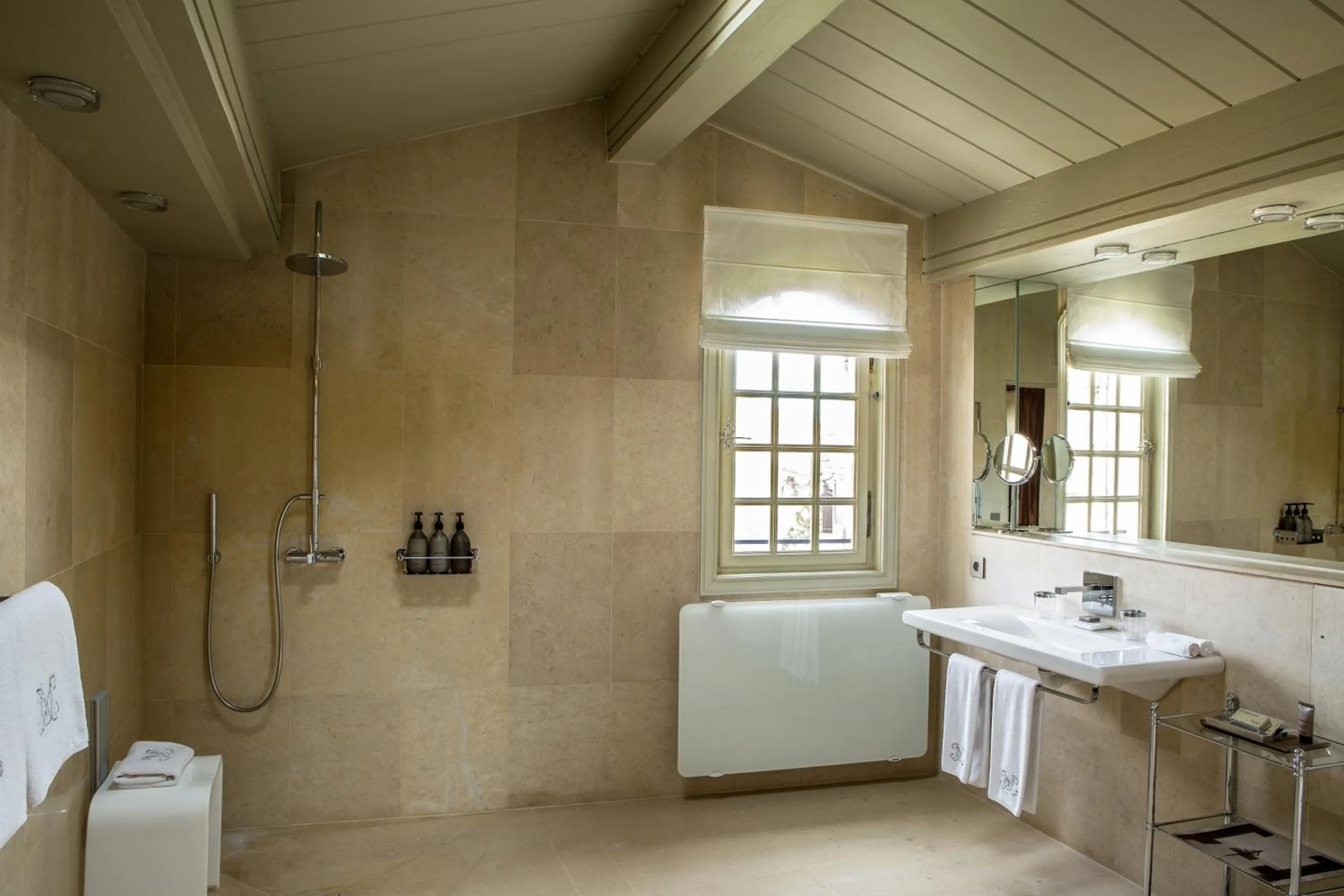 Bathroom in La Maison d'Uzès Relais & Châteaux