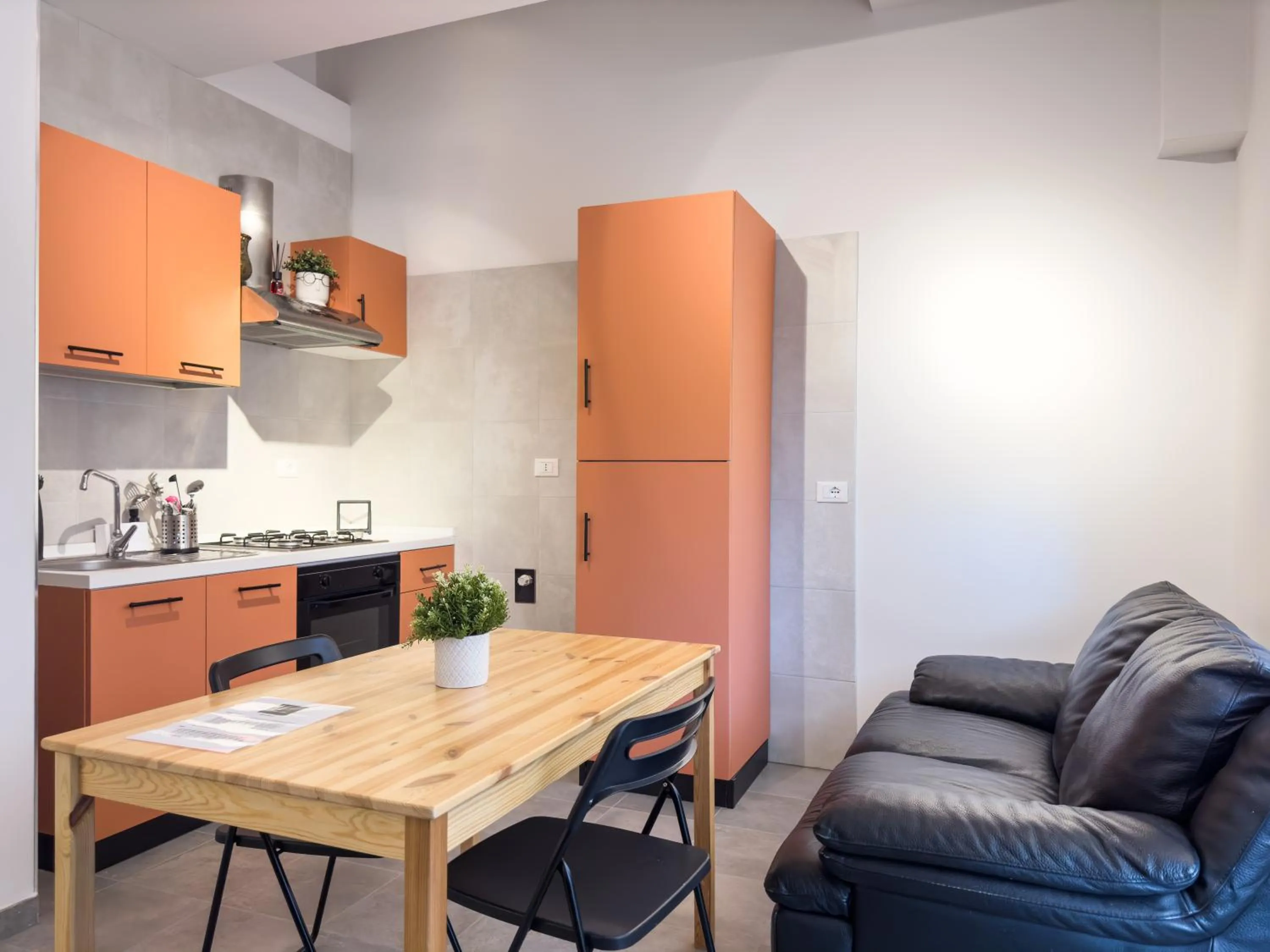 Kitchen or kitchenette, Dining Area in Wolf House BnB