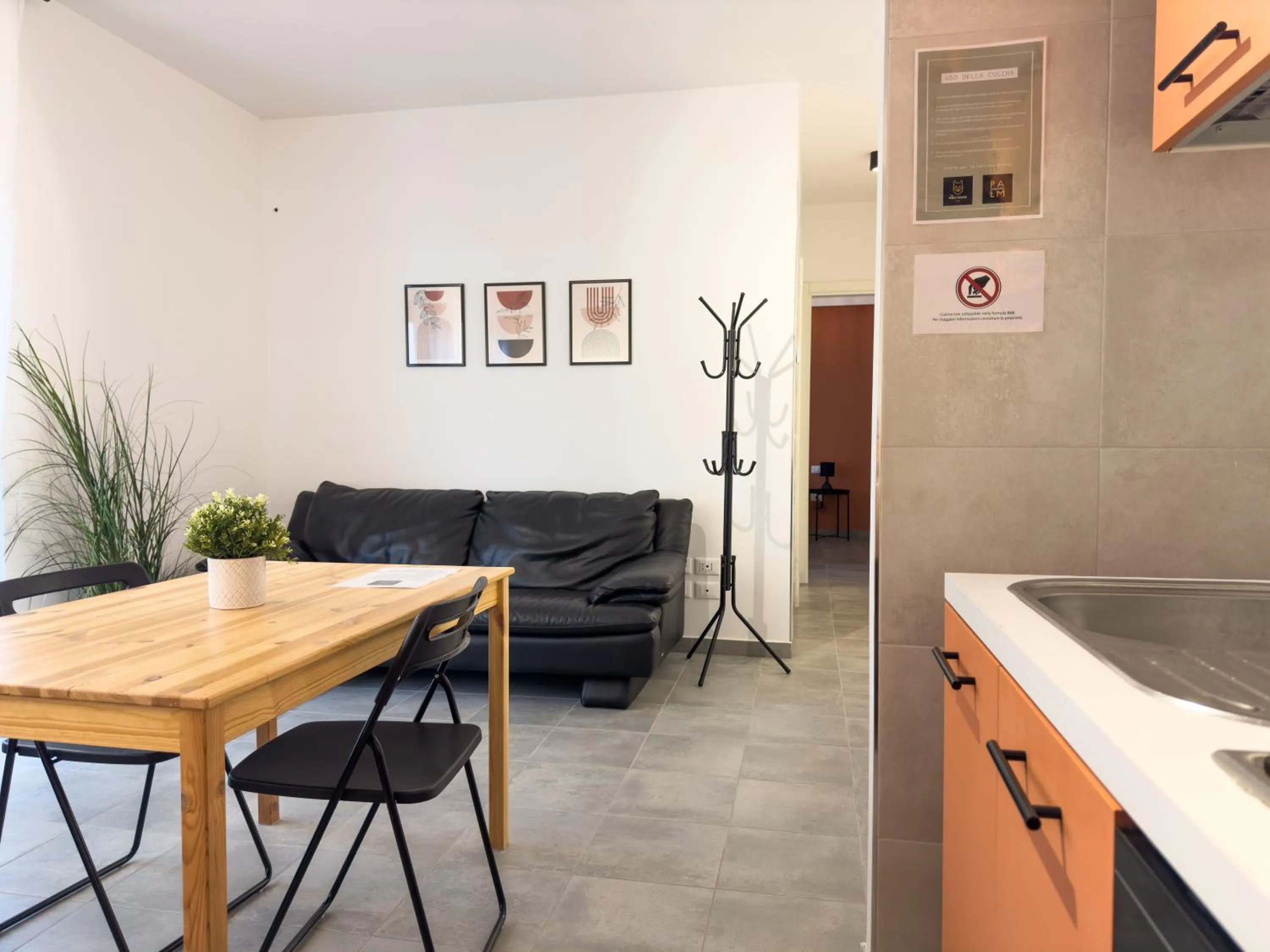 Kitchen or kitchenette, Dining Area in Wolf House BnB