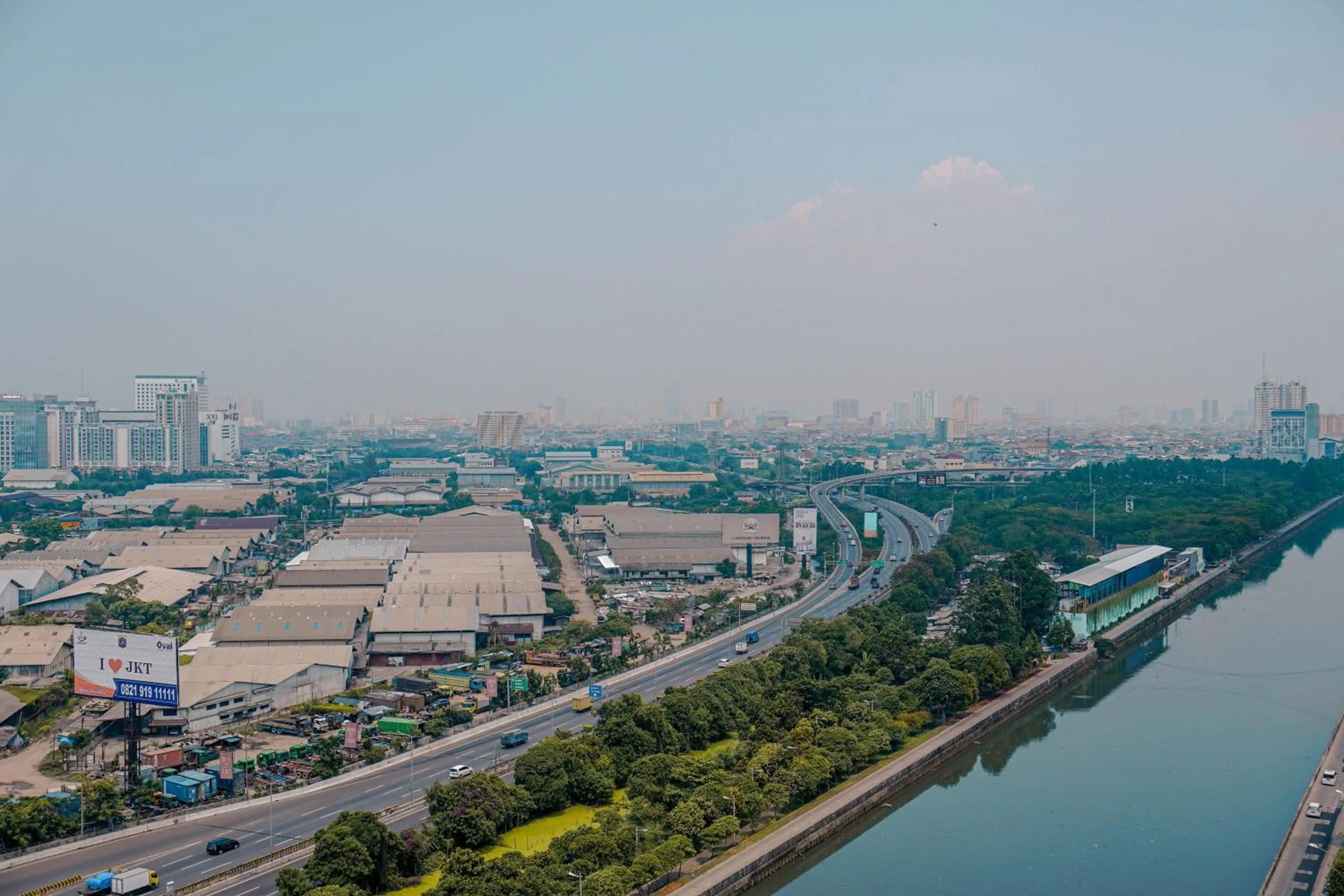 Cozy with River View @ 2BR Teluk Intan Apartment By Travelio