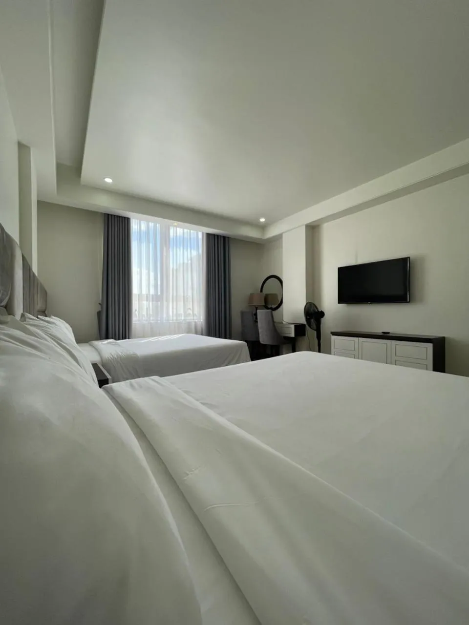 Communal lounge/ TV room, Bed in Lotus Hotel & Apartment
