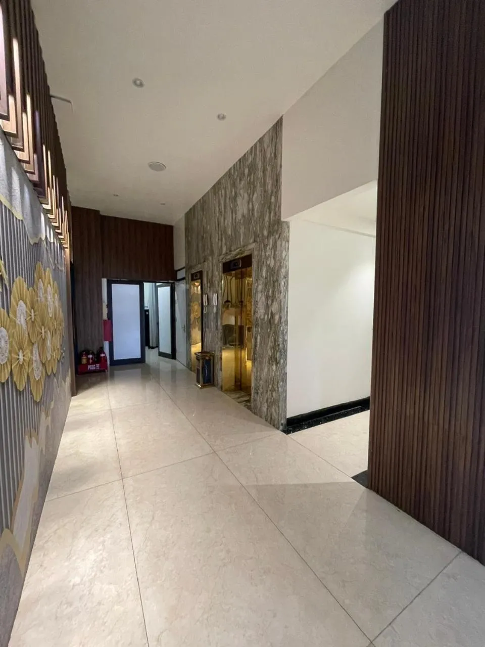 elevator in Lotus Hotel & Apartment