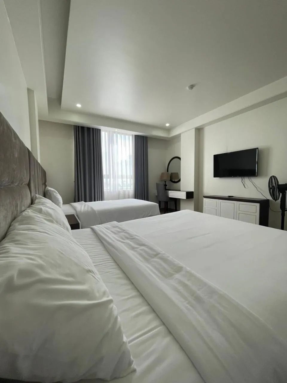 Communal lounge/ TV room, Bed in Lotus Hotel & Apartment