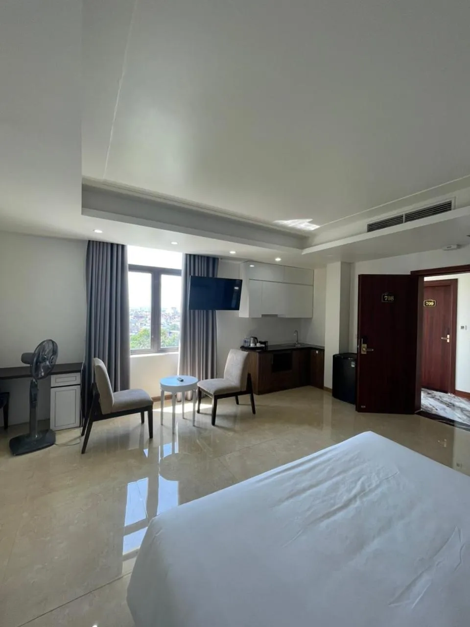 Bed in Lotus Hotel & Apartment