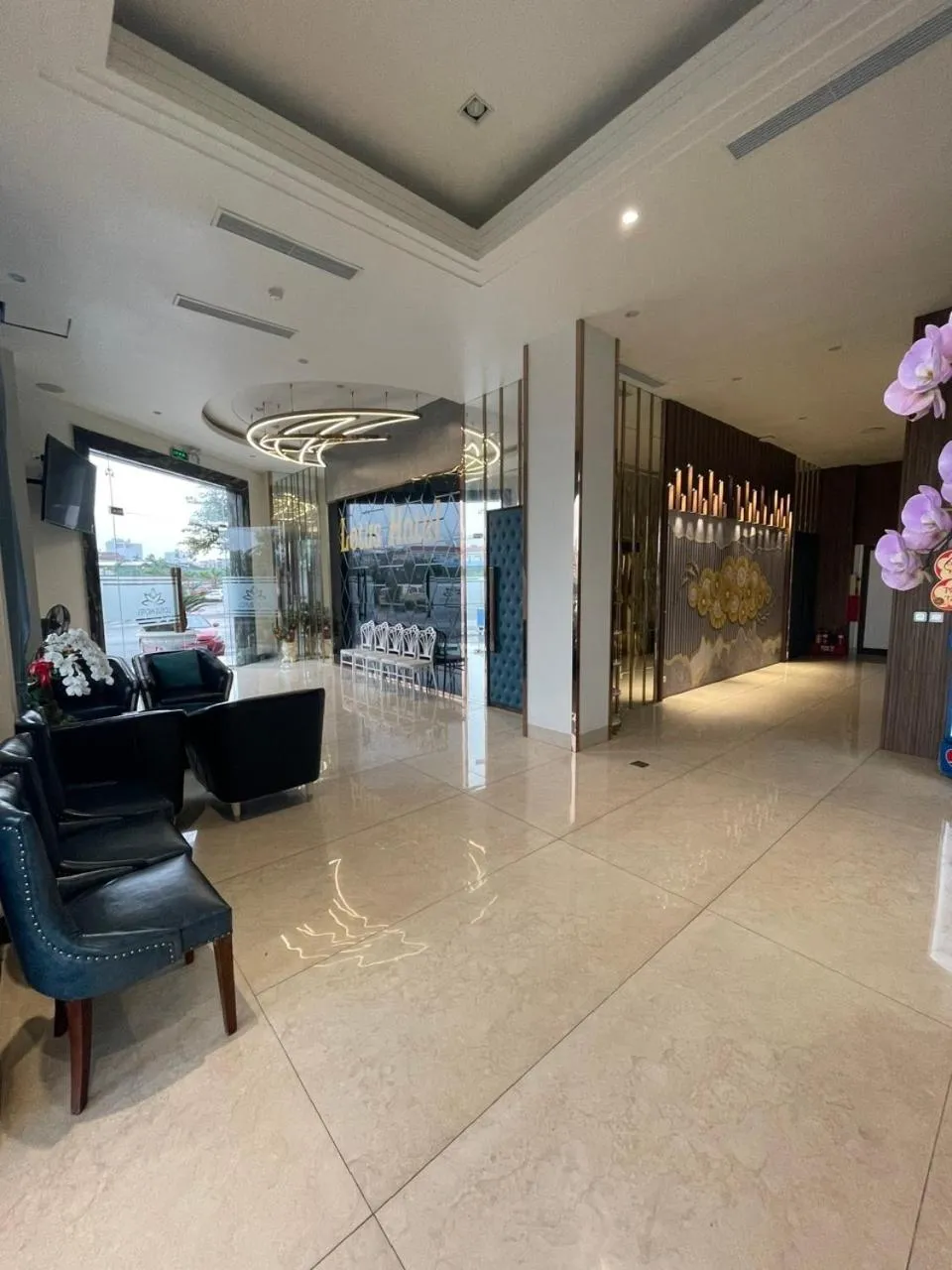Lobby or reception in Lotus Hotel & Apartment