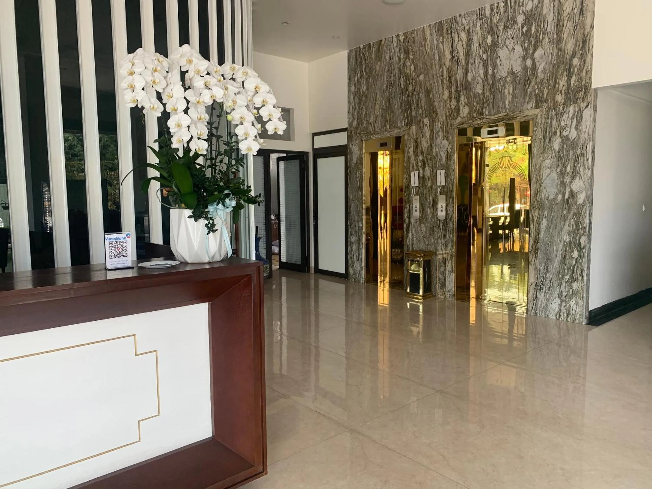 elevator in Lotus Hotel & Apartment