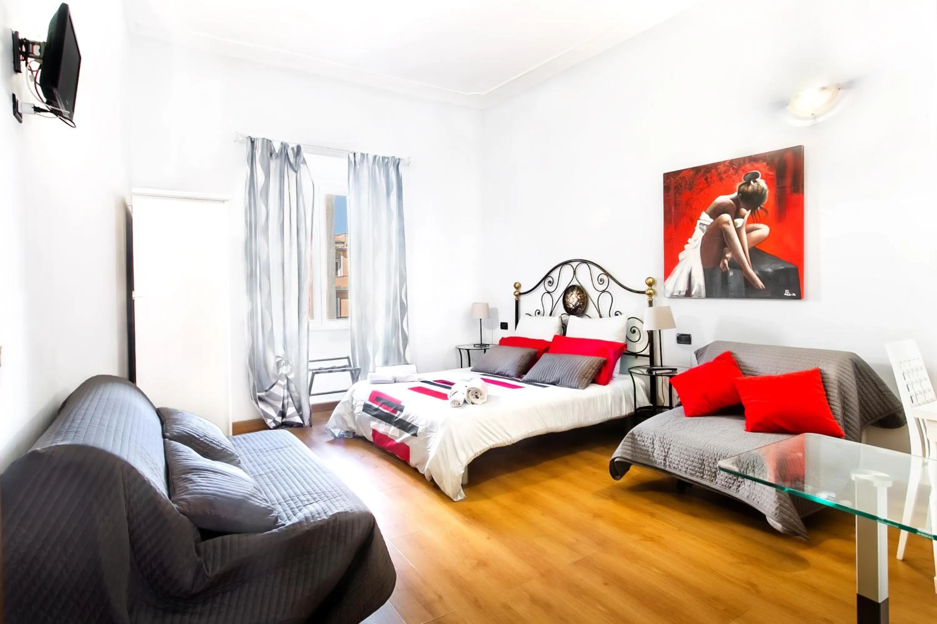 Bedroom, Bed in Day by Day di Ghor