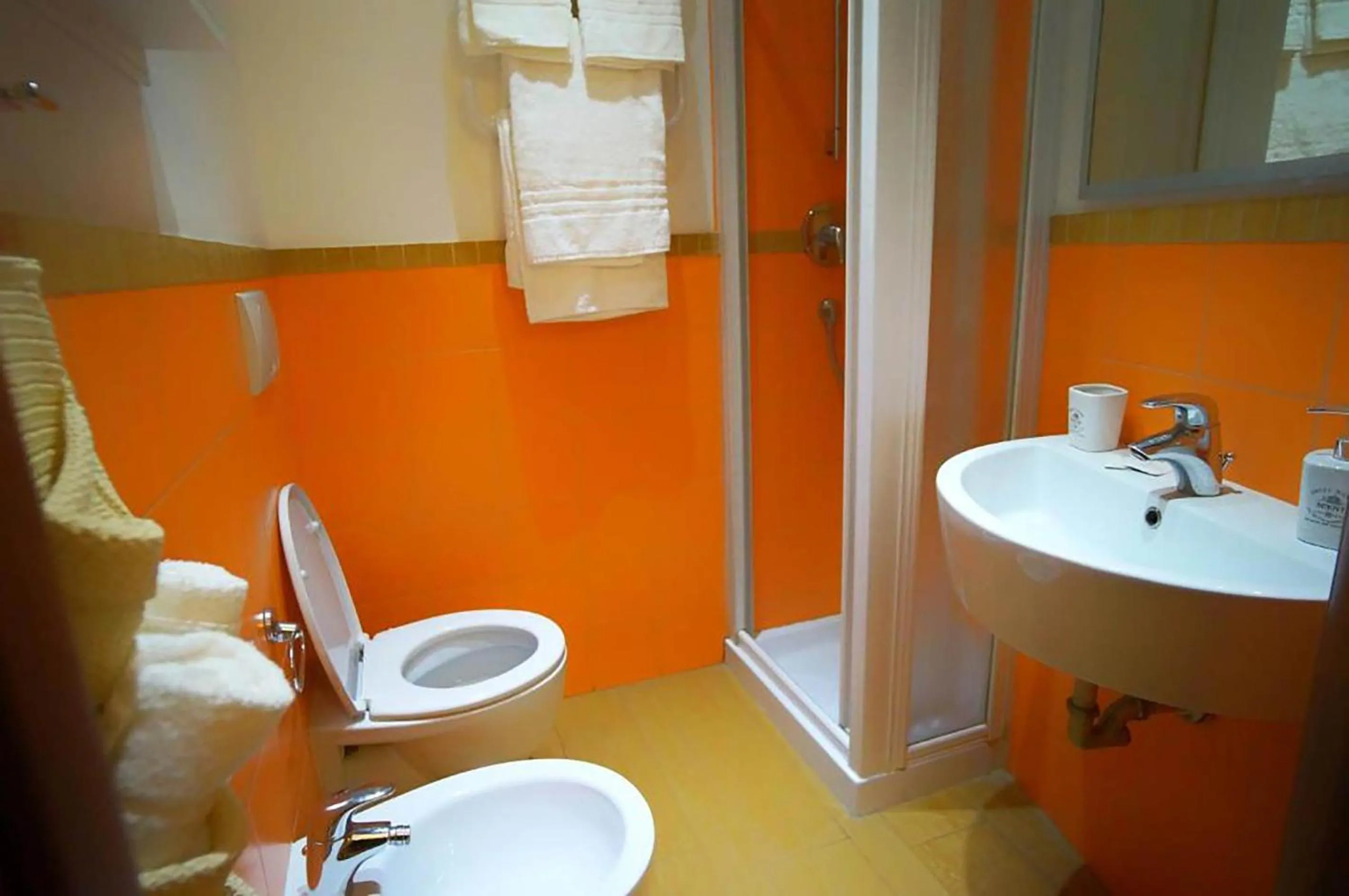 Bathroom in Day by Day di Ghor