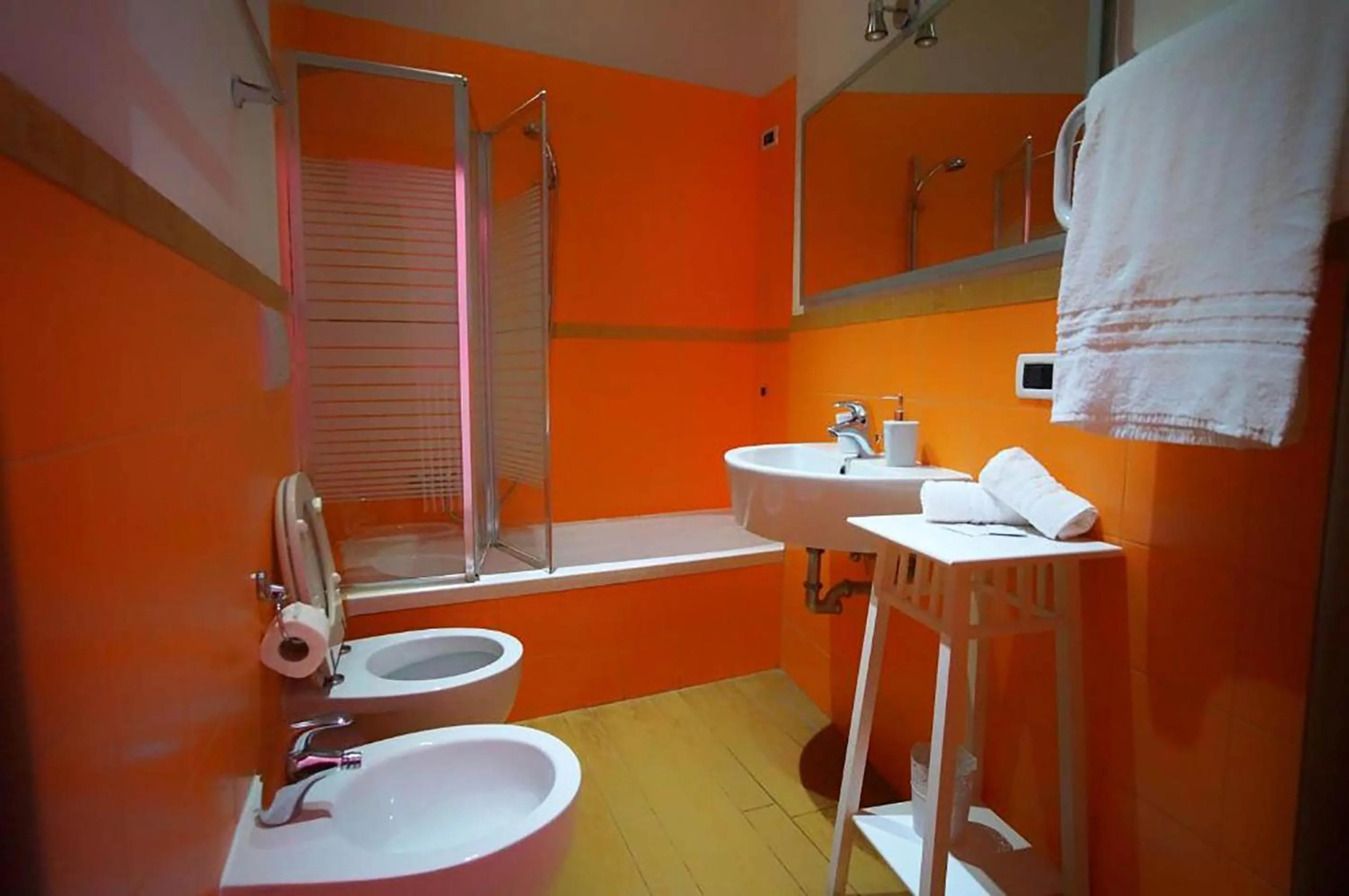 Bathroom in Day by Day di Ghor