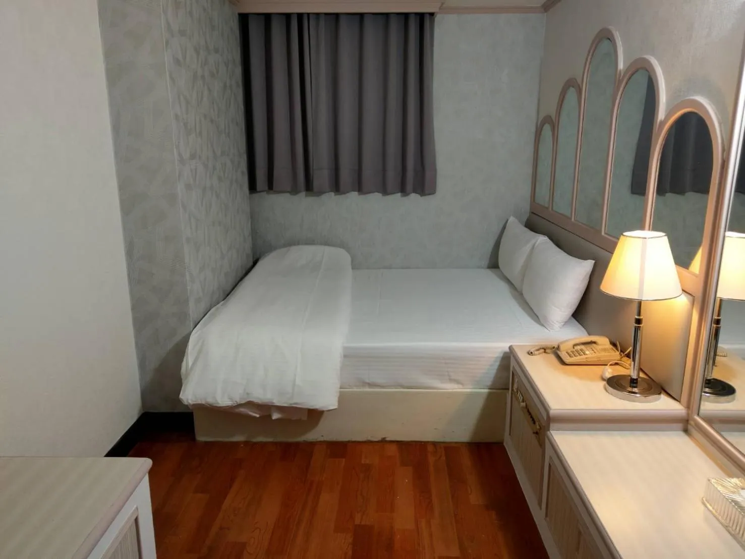 Bed in Chrysler Hotel