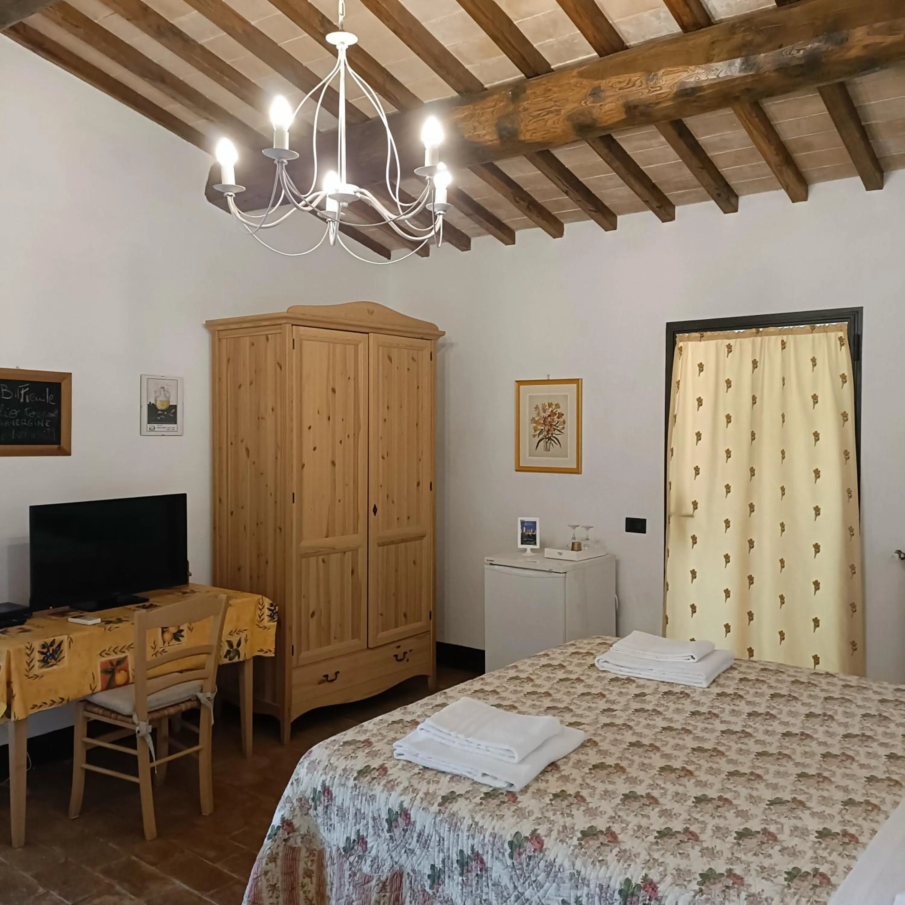Bed in B&B Il Fienile San Gimignano