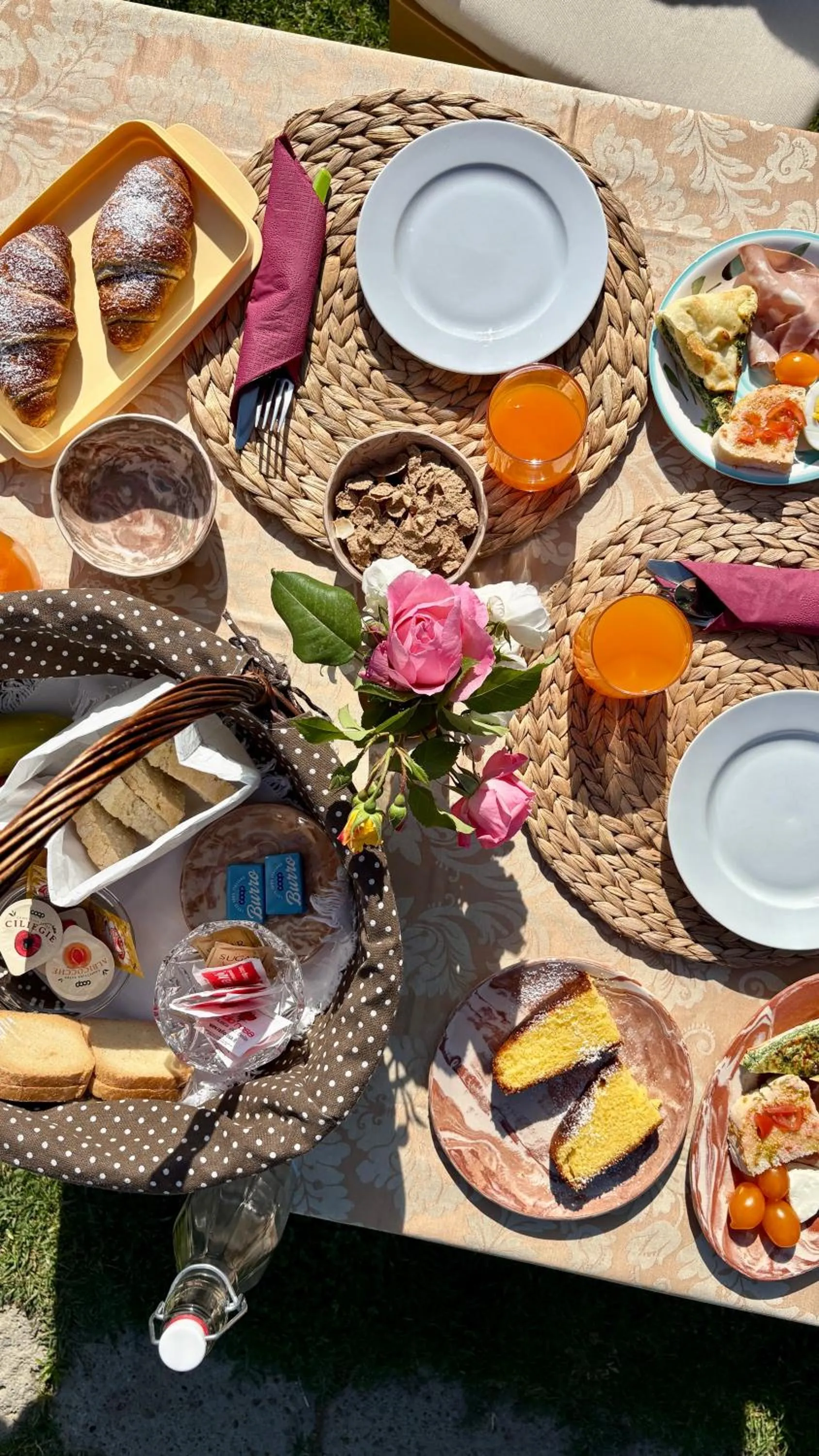 Food and drinks in B&B Il Fienile San Gimignano