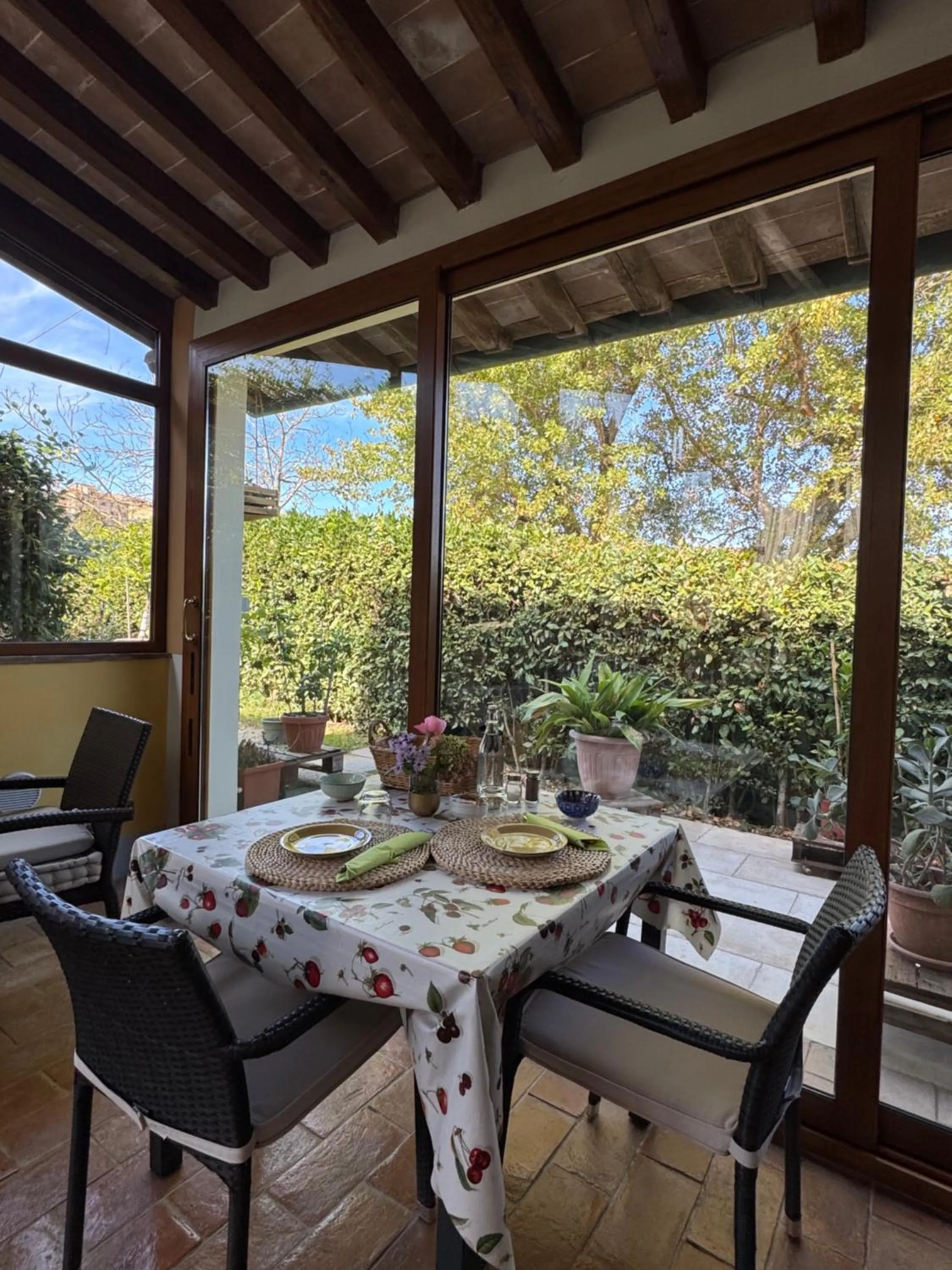 Patio in B&B Il Fienile San Gimignano