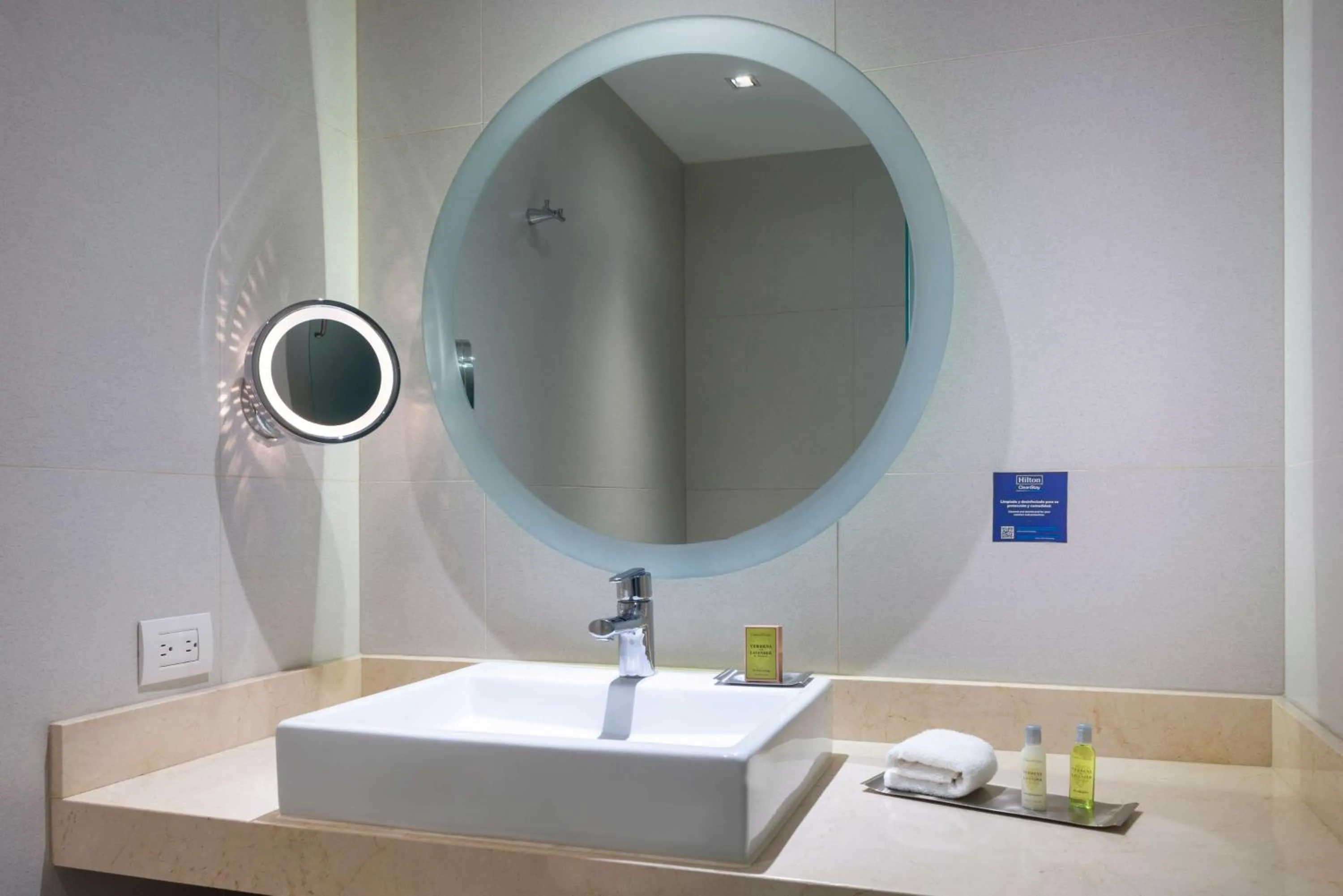 Bathroom in Hilton DoubleTree Guadalajara Centro Historico