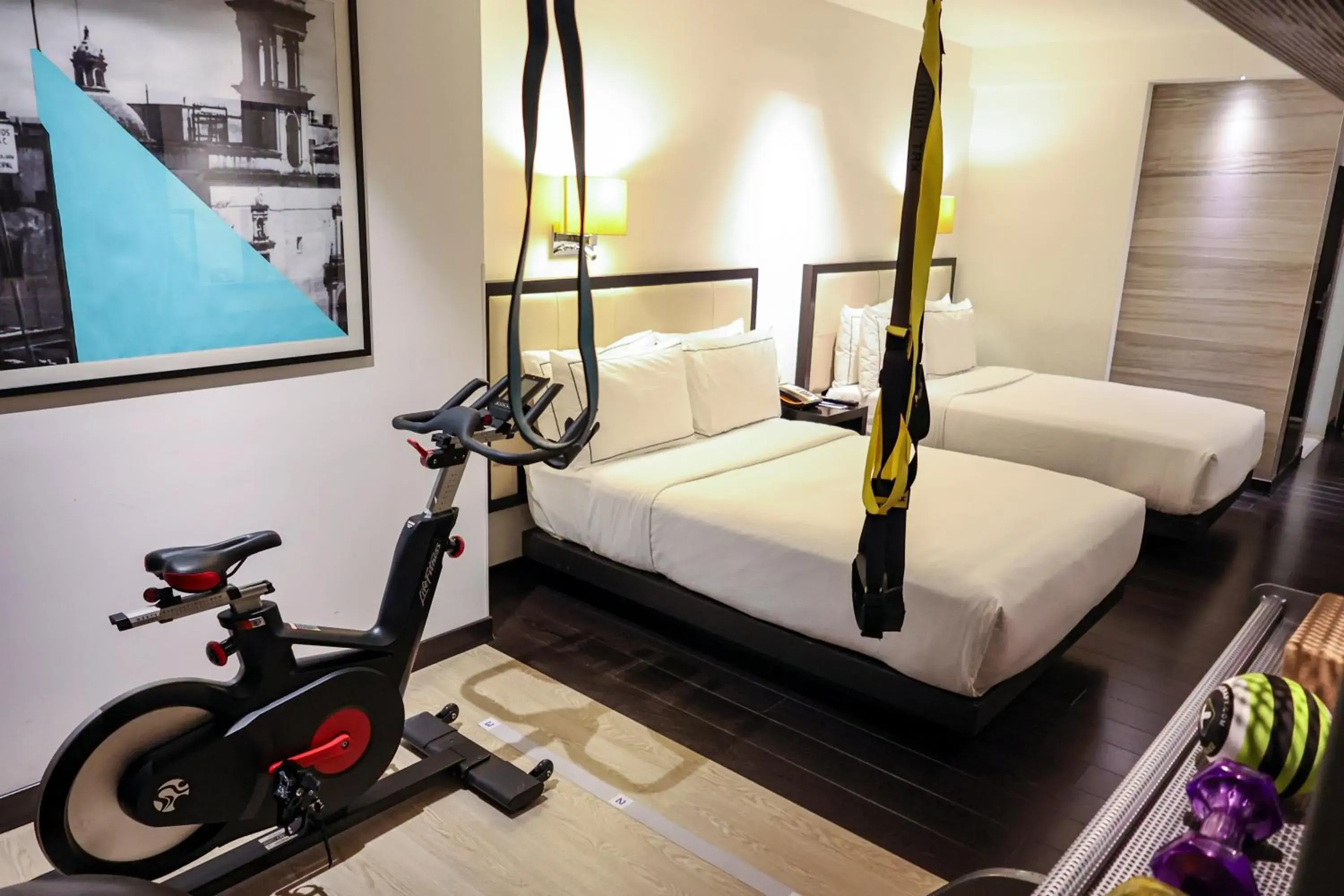 Fitness centre/facilities, Bed in Hilton DoubleTree Guadalajara Centro Historico Fitness centre/facilities, Bed in Hilton DoubleTree Guadalajara Centro Historico