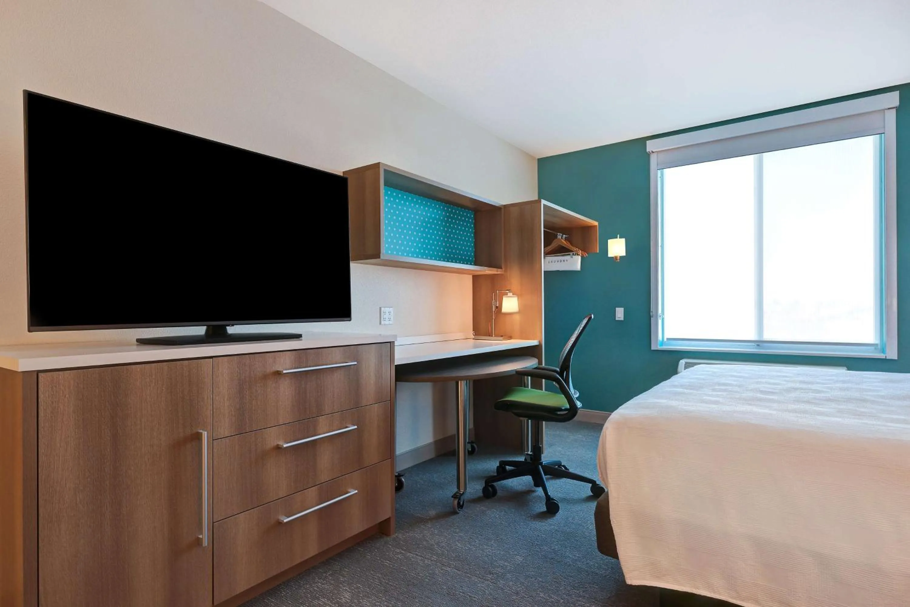 Bedroom, Bed in Home2 Suites By Hilton Turlock, Ca