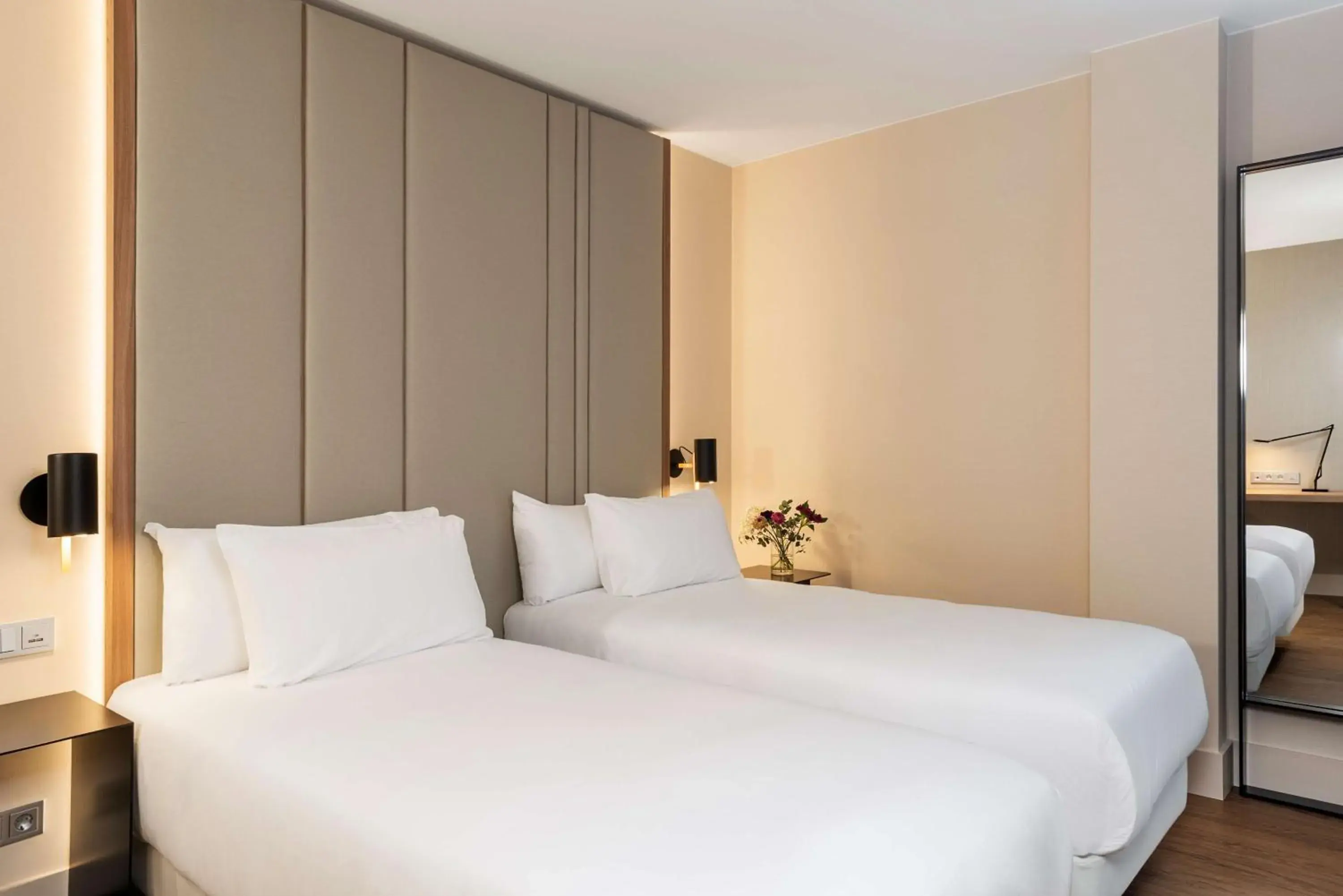 Photo of the whole room, Bed in NH Hannover Photo of the whole room, Bed in NH Hannover