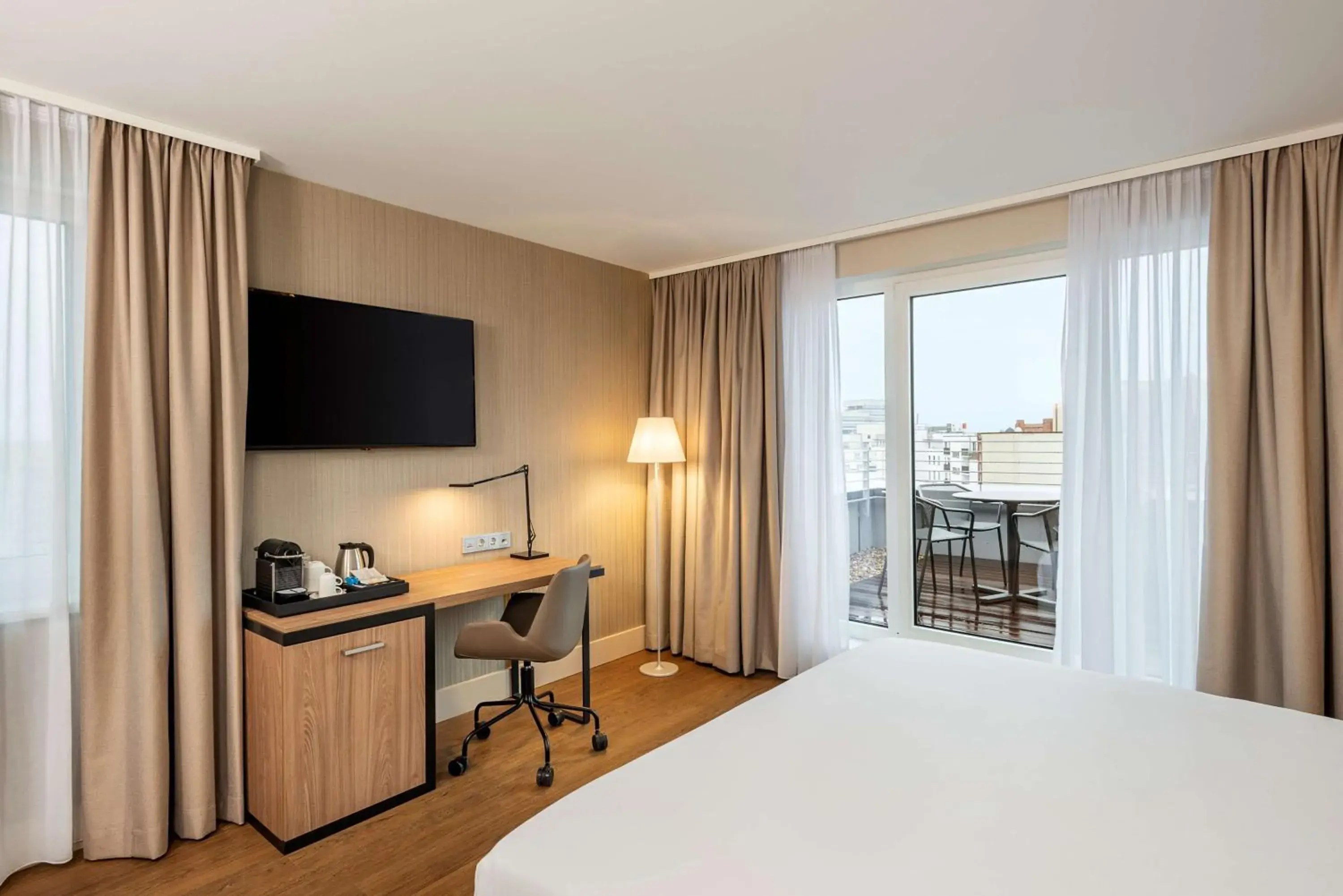 Photo of the whole room, Bed in NH Hannover Photo of the whole room, Bed in NH Hannover