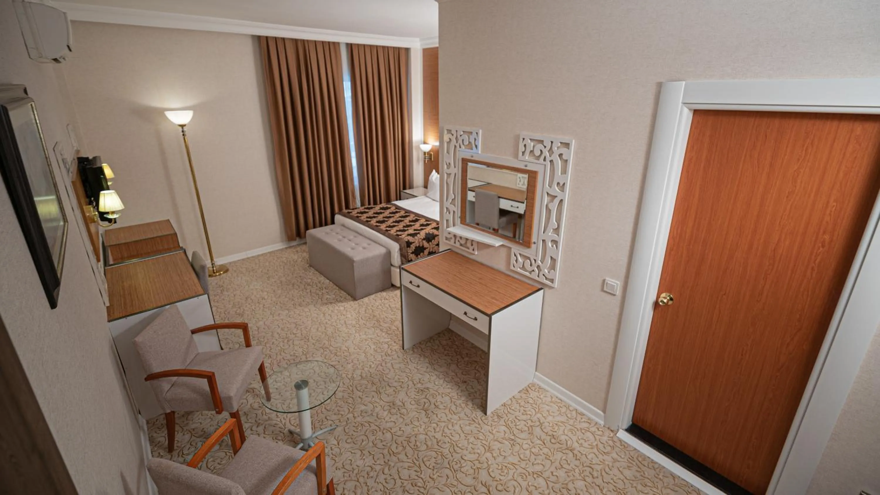 Photo of the whole room, Bed in The Green Park Diyarbakir