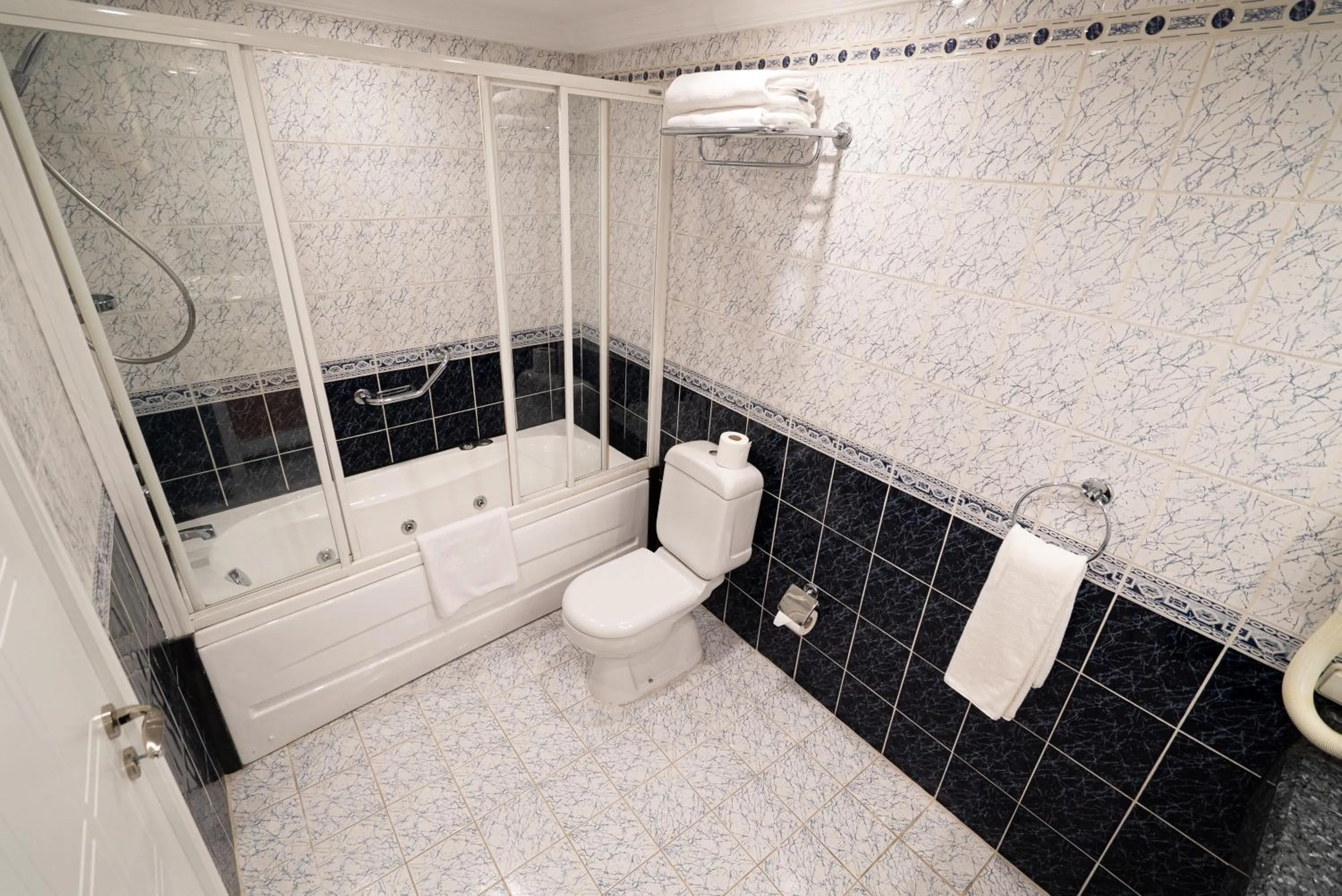 Bathroom in The Green Park Diyarbakir