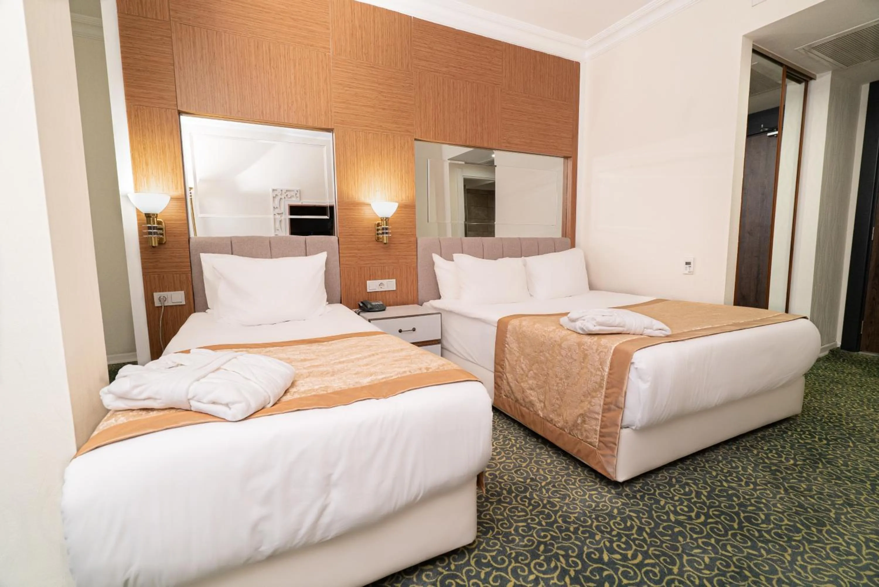 Bed in The Green Park Diyarbakir