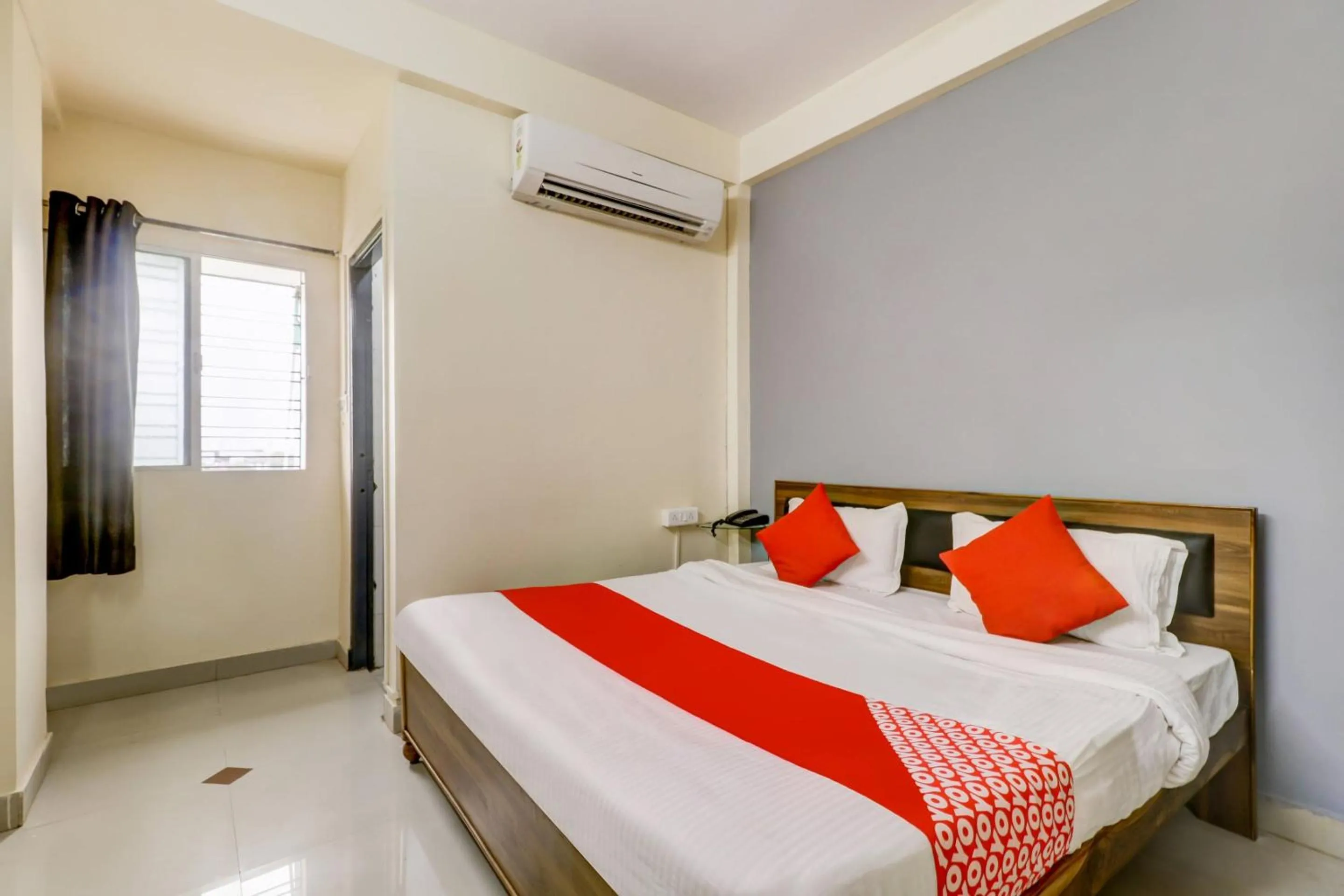 Bedroom, Bed in Super Hotel O The Crown Inn