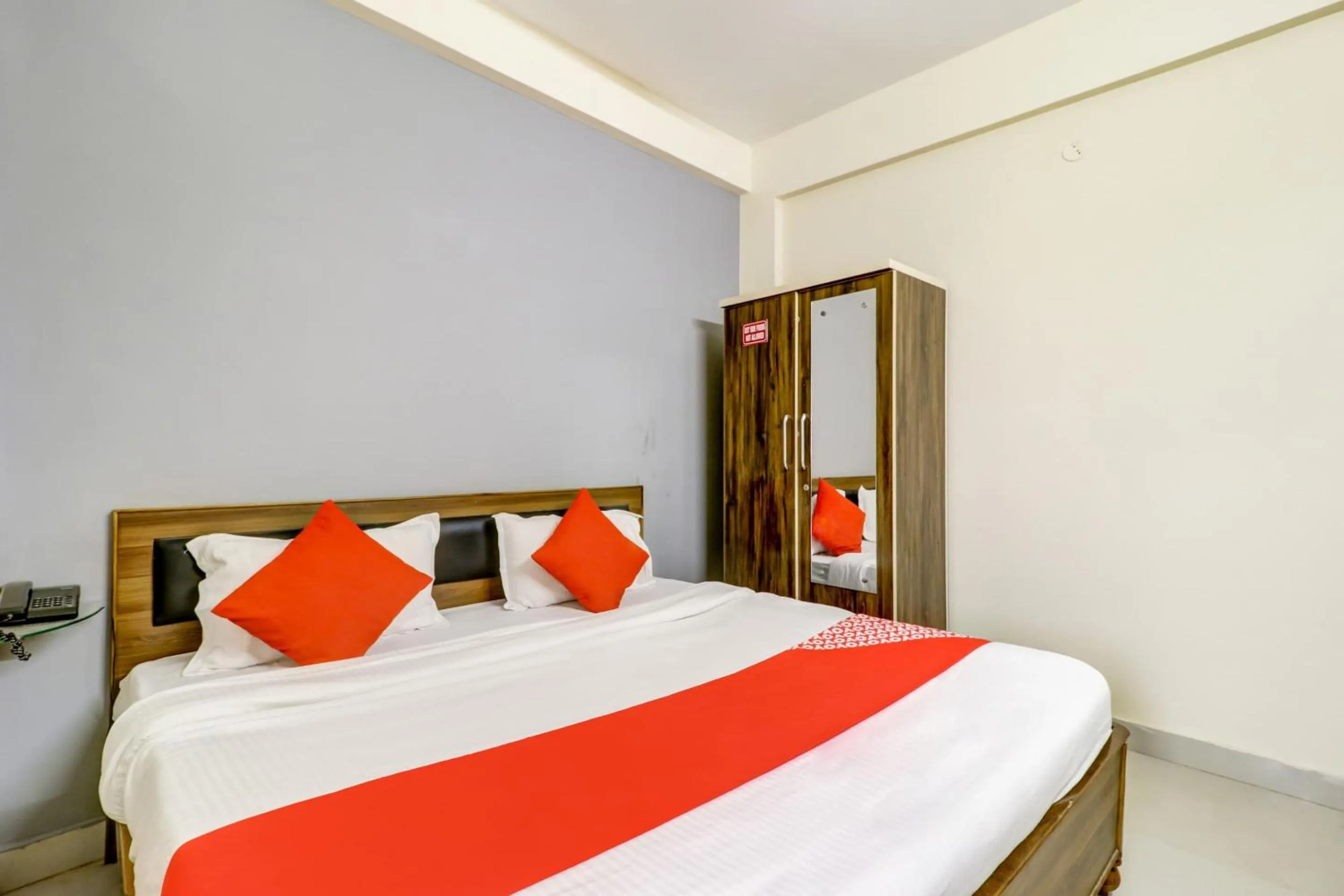 Bedroom, Bed in Super Hotel O The Crown Inn