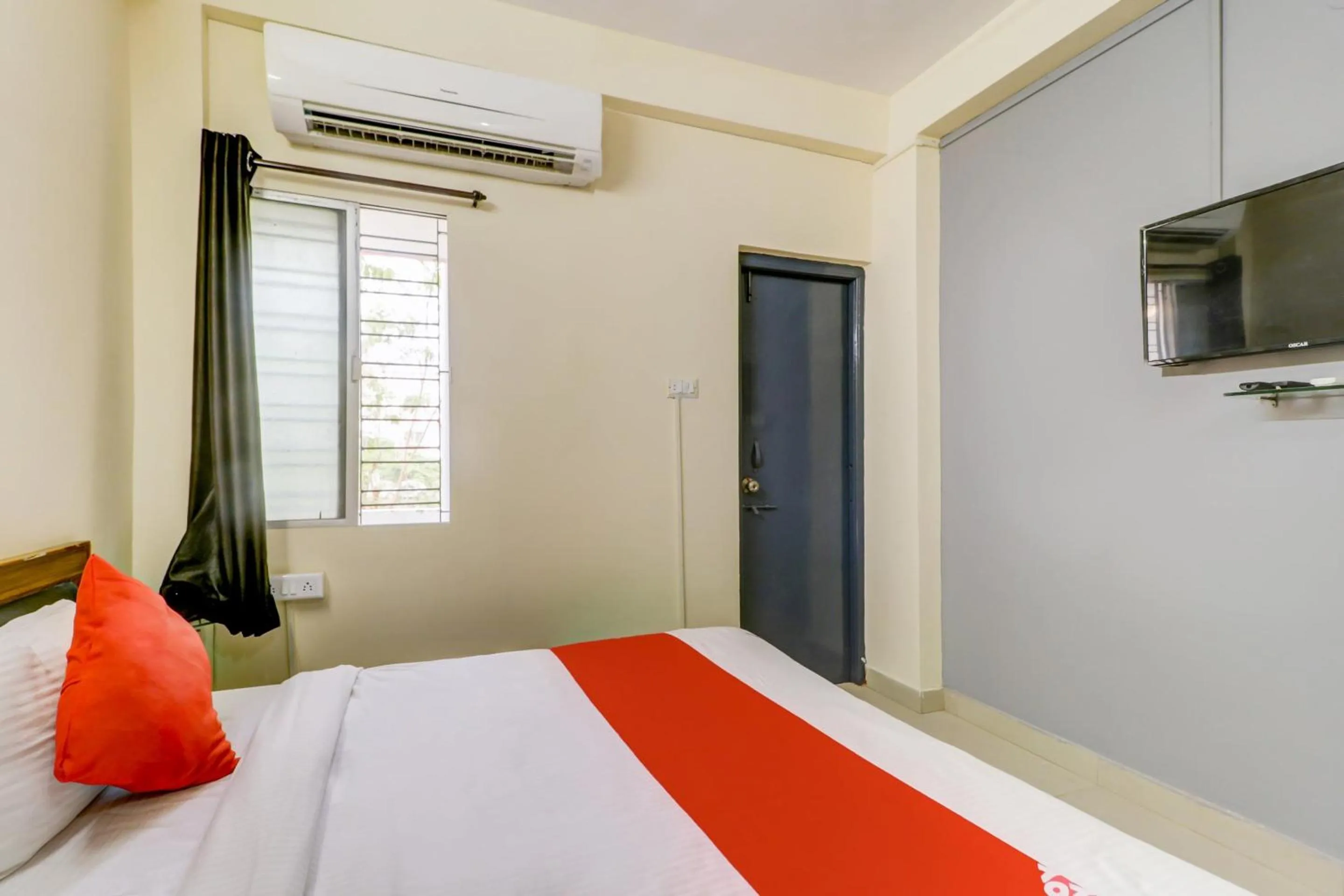 Bedroom, Bed in Super Hotel O The Crown Inn