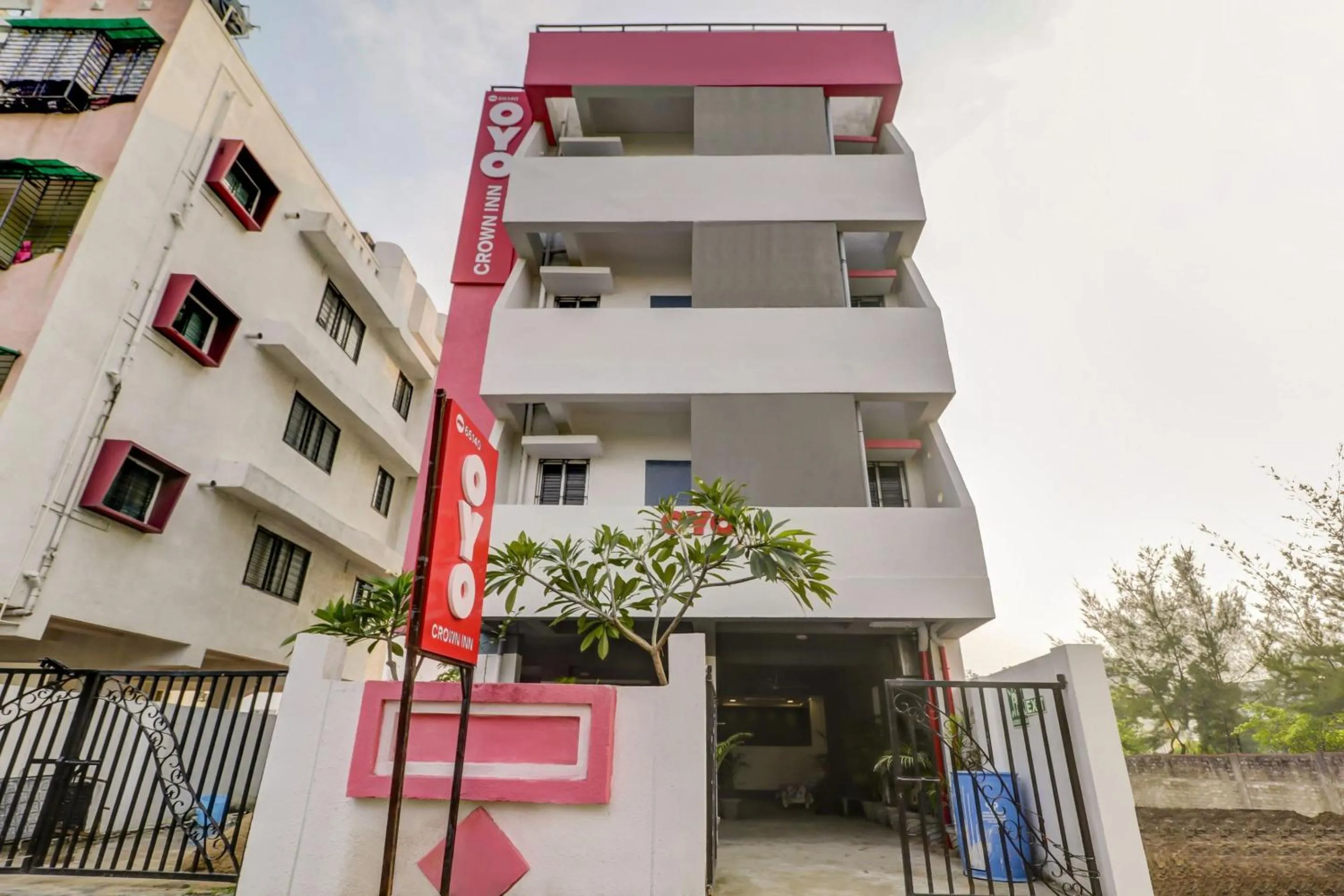 Facade/entrance in Super Hotel O The Crown Inn